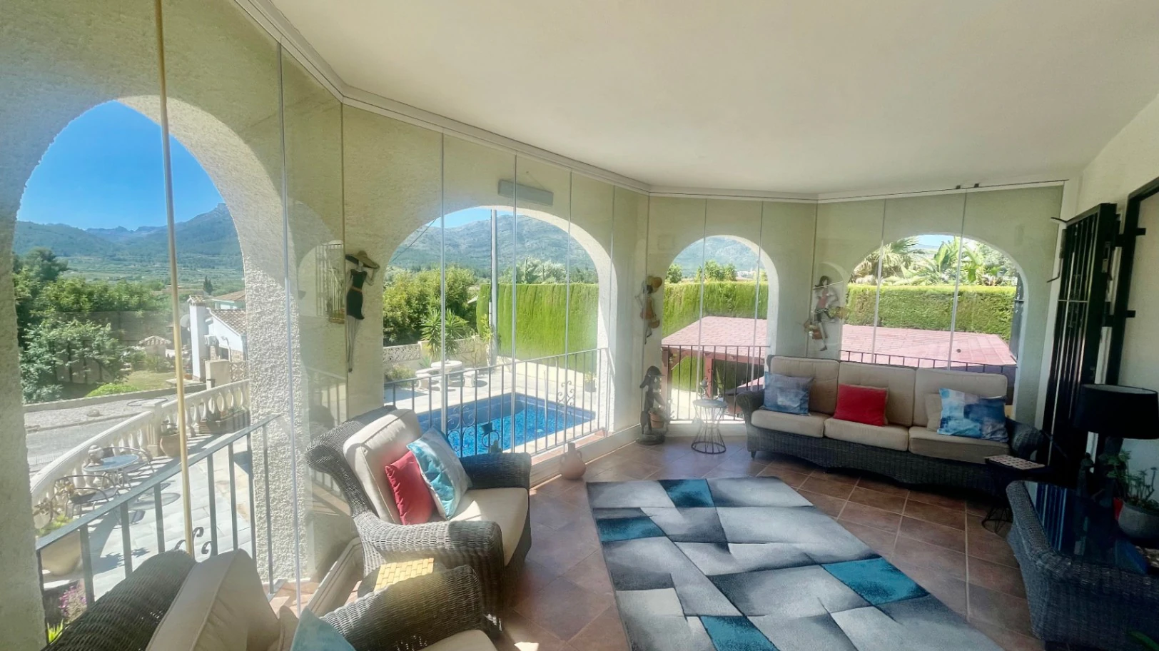 Villa en venta en Alcalalí: Ubicación privilegiada, espaciosa de una sola planta.