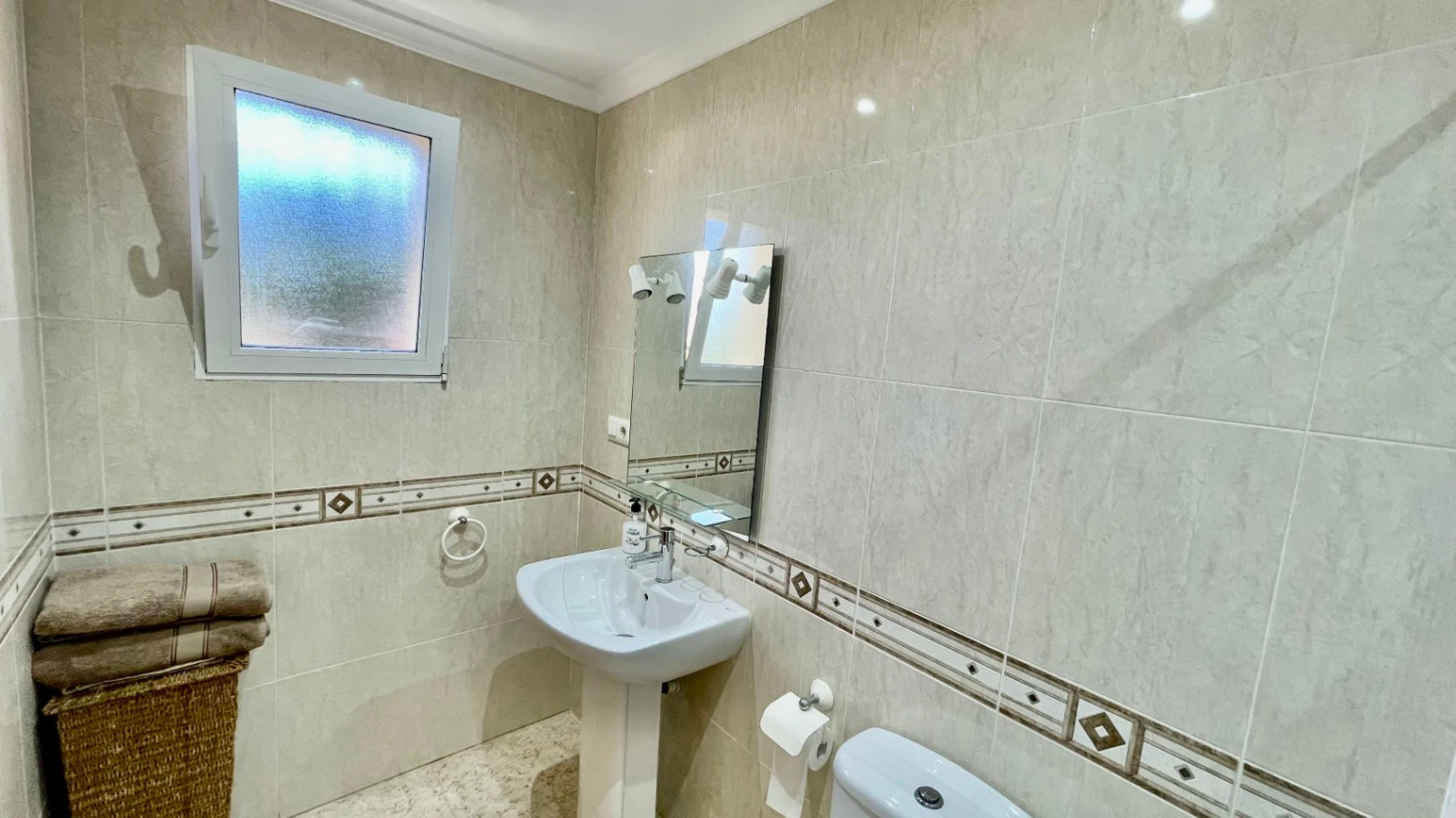 Villa en venta en Alcalali: fabulosas vistas a la montaña, excelente privacidad.