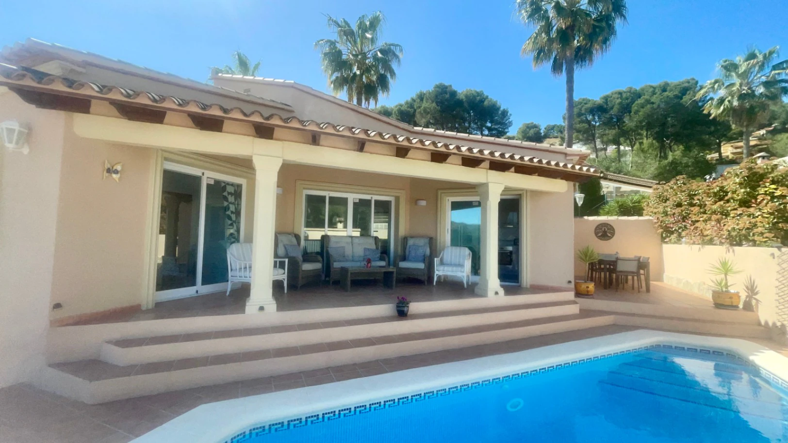 Villa for sale in Alcalali: Modern, immaculate, spacious corner plot