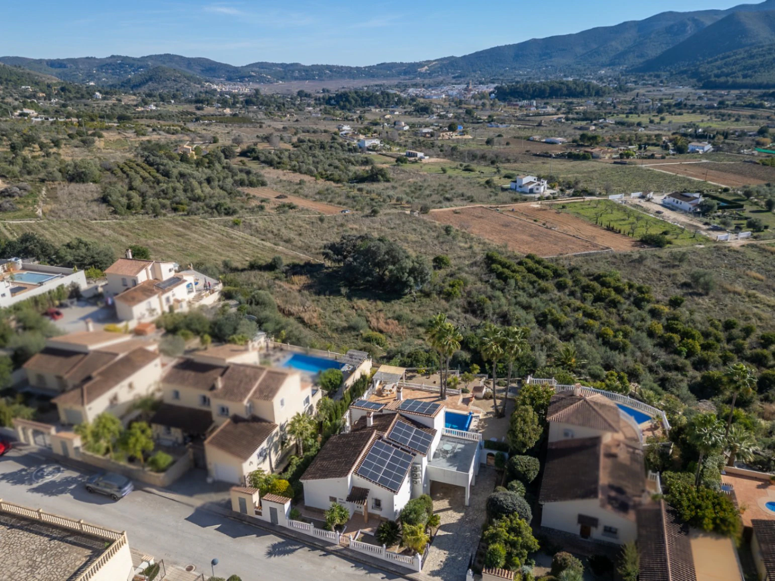 Villa en venta en Jalón: primera línea con espectaculares vistas orientadas al sur.