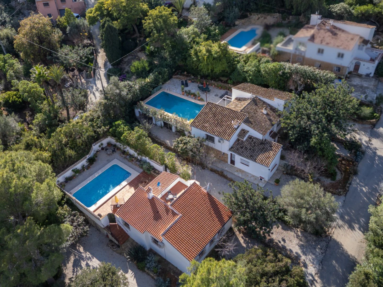 Fantastisch toevluchtsoord in finca-stijl – twee afzonderlijke woningen met twee zwembaden op een privéterrein van 2.032 m².