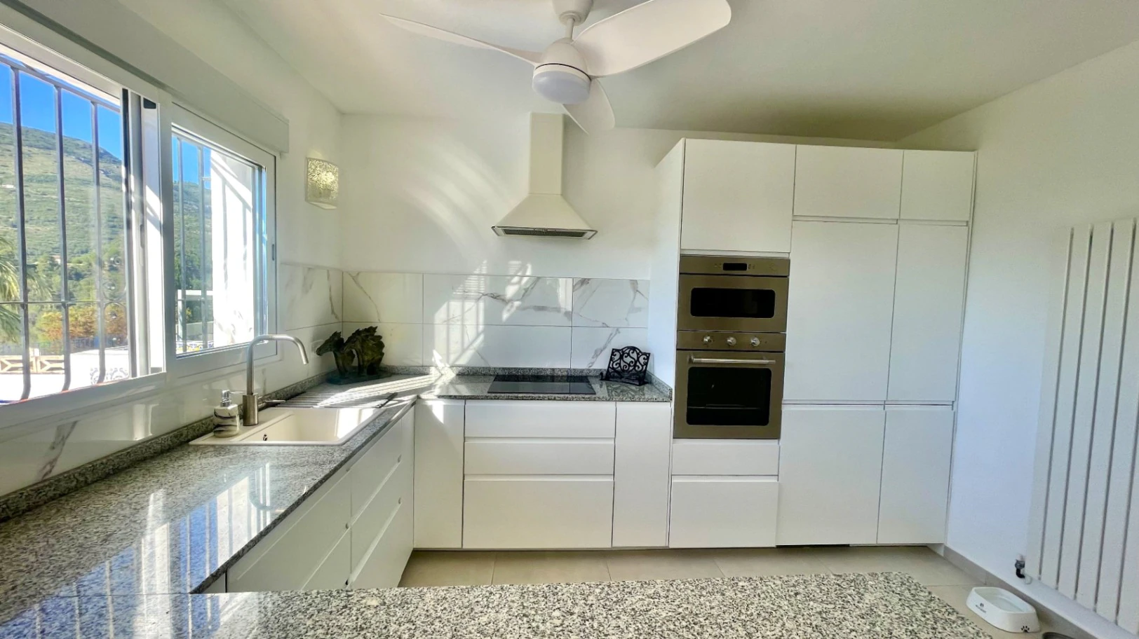 Villa en venta en Benigembla: Alta especificación, vistas fabulosas