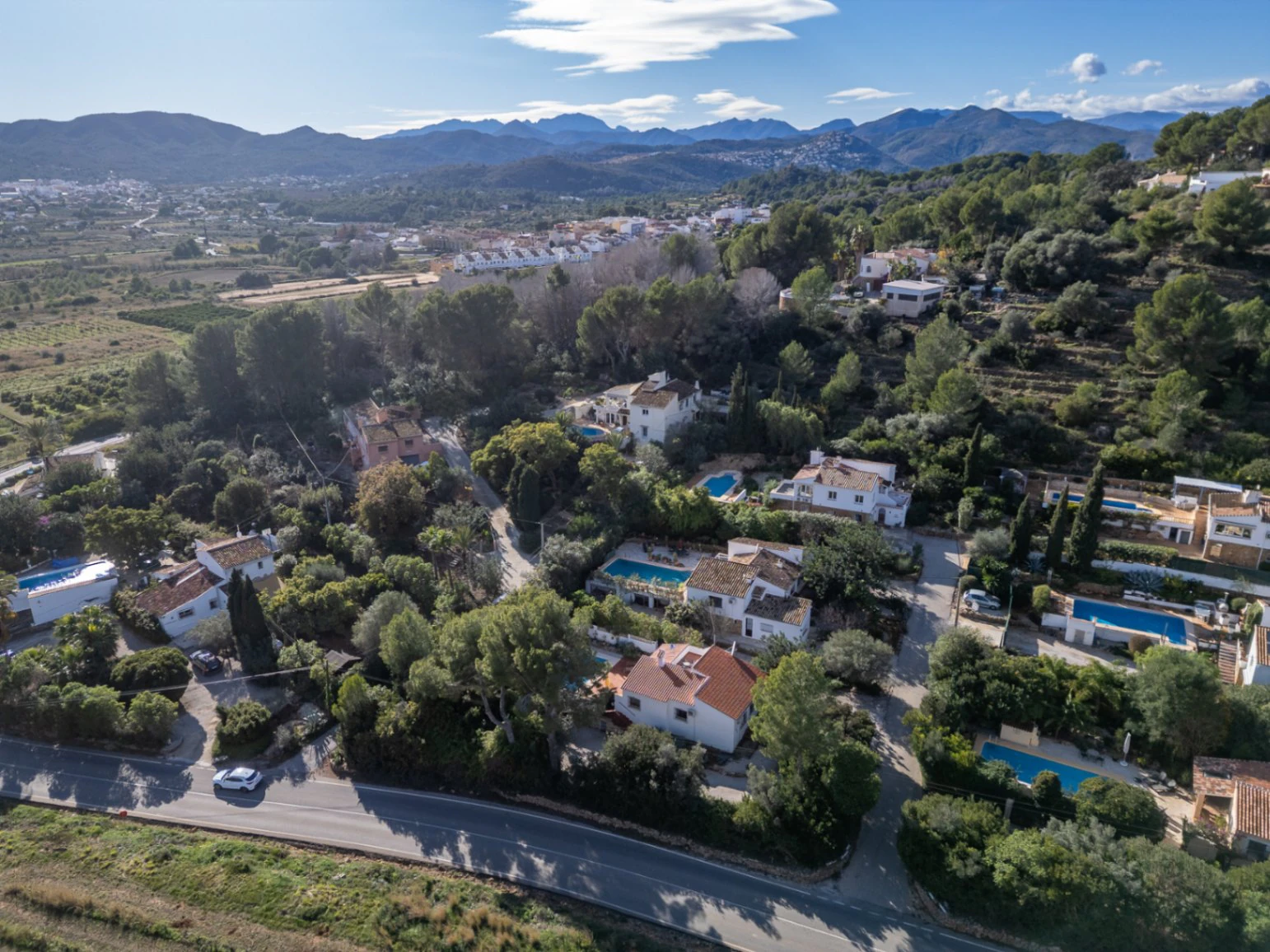 Fantastisch toevluchtsoord in finca-stijl – twee afzonderlijke woningen met twee zwembaden op een privéterrein van 2.032 m².