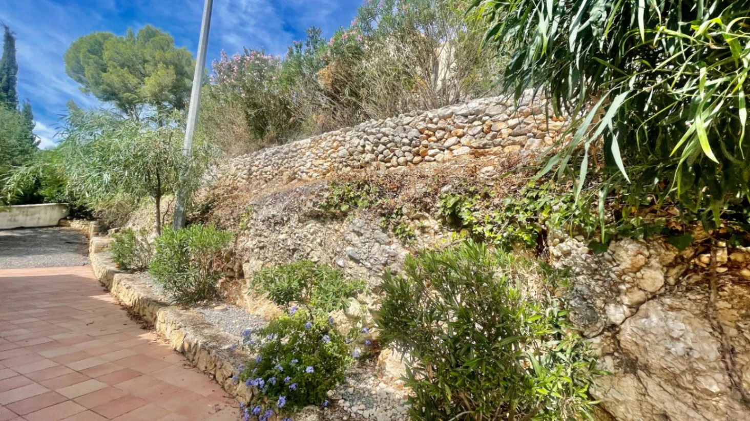 Villa en venta en Alcalali: Orientación sur, todo en una sola planta