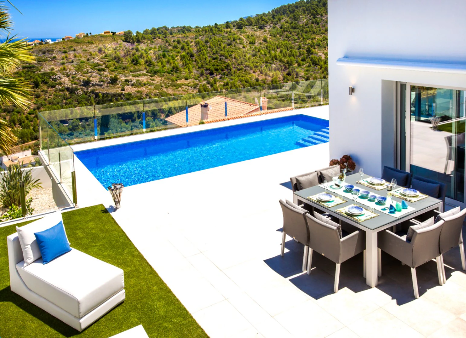 Villa for sale in Orba: Minimalist luxury, with fabulous views