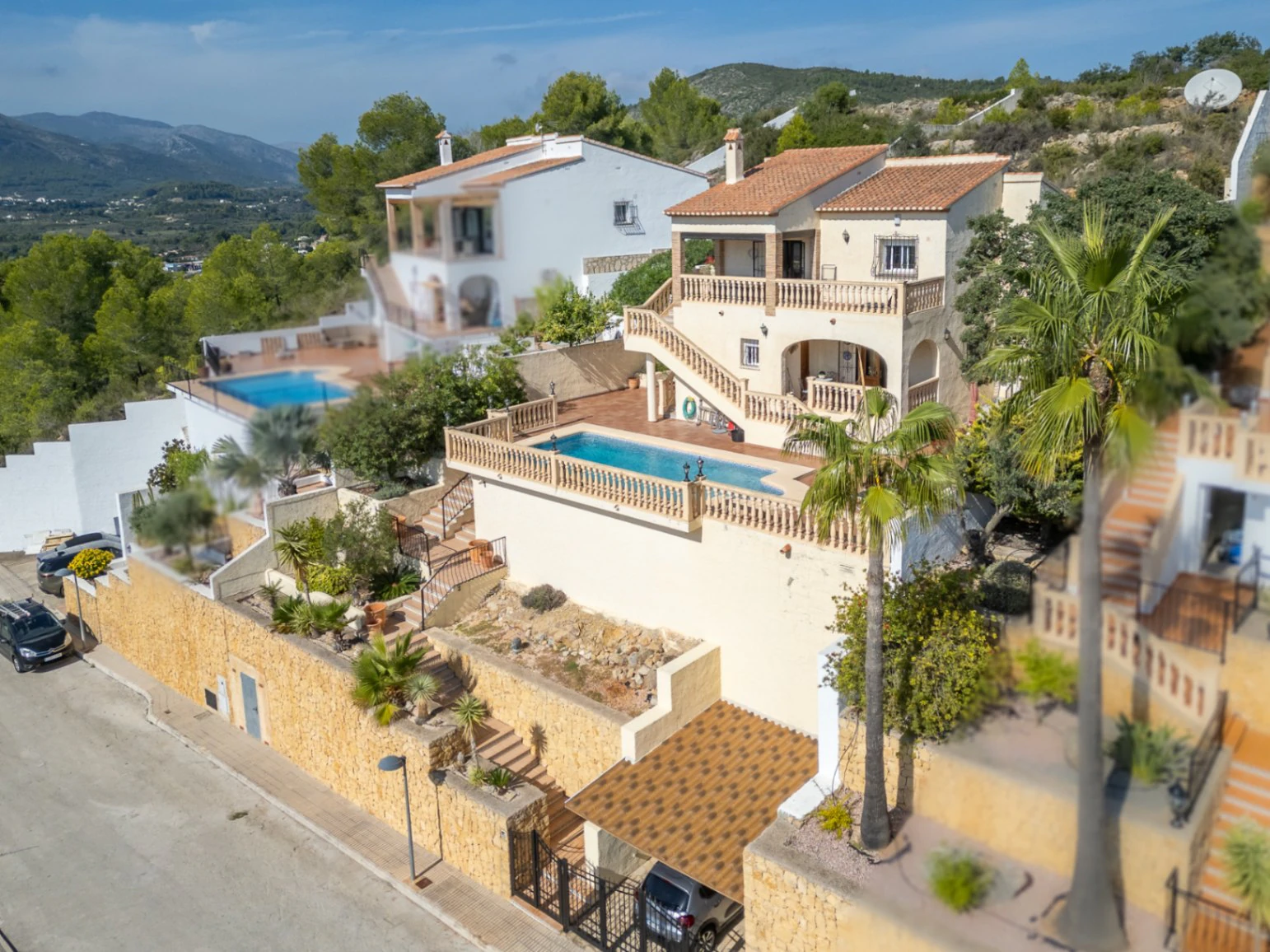 Villa en venta en Jalón: Espectaculares vistas al valle con orientación sur.