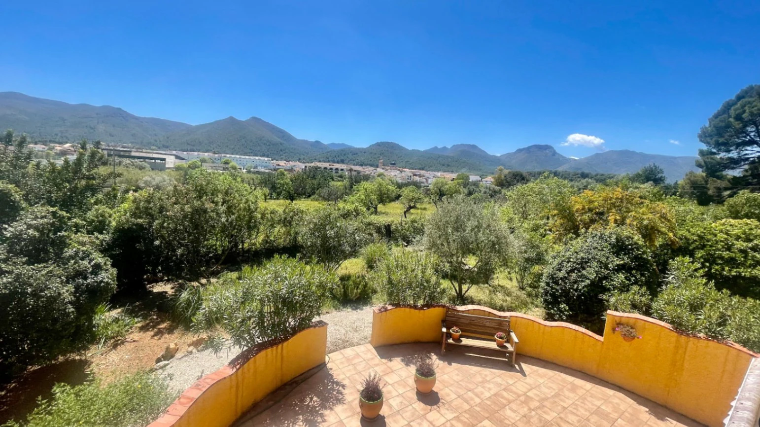 Villa en venta en Jalón: parcela llana y espaciosa, en una zona tranquila