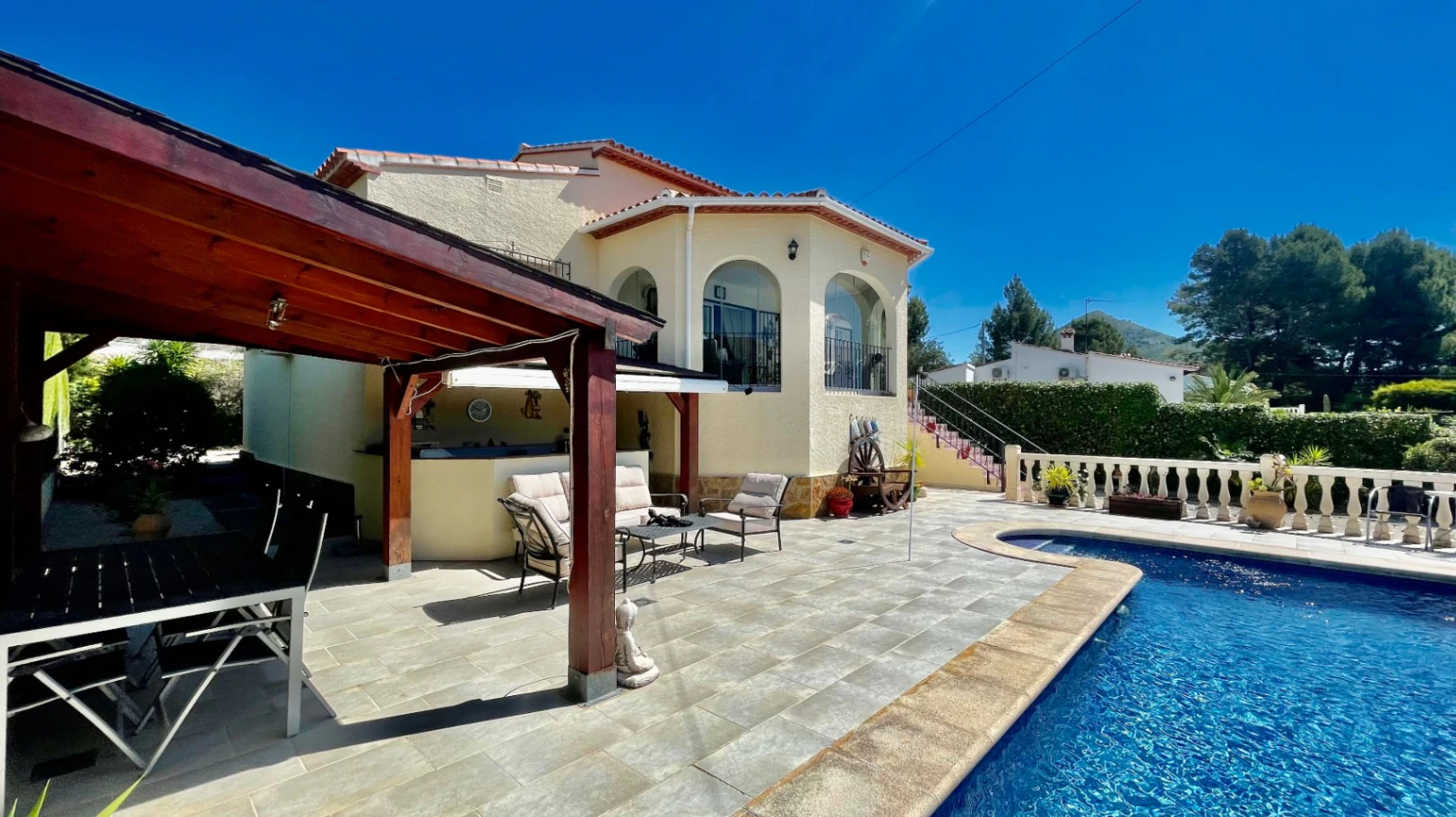 Villa en venta en Alcalalí: Ubicación privilegiada, espaciosa de una sola planta.
