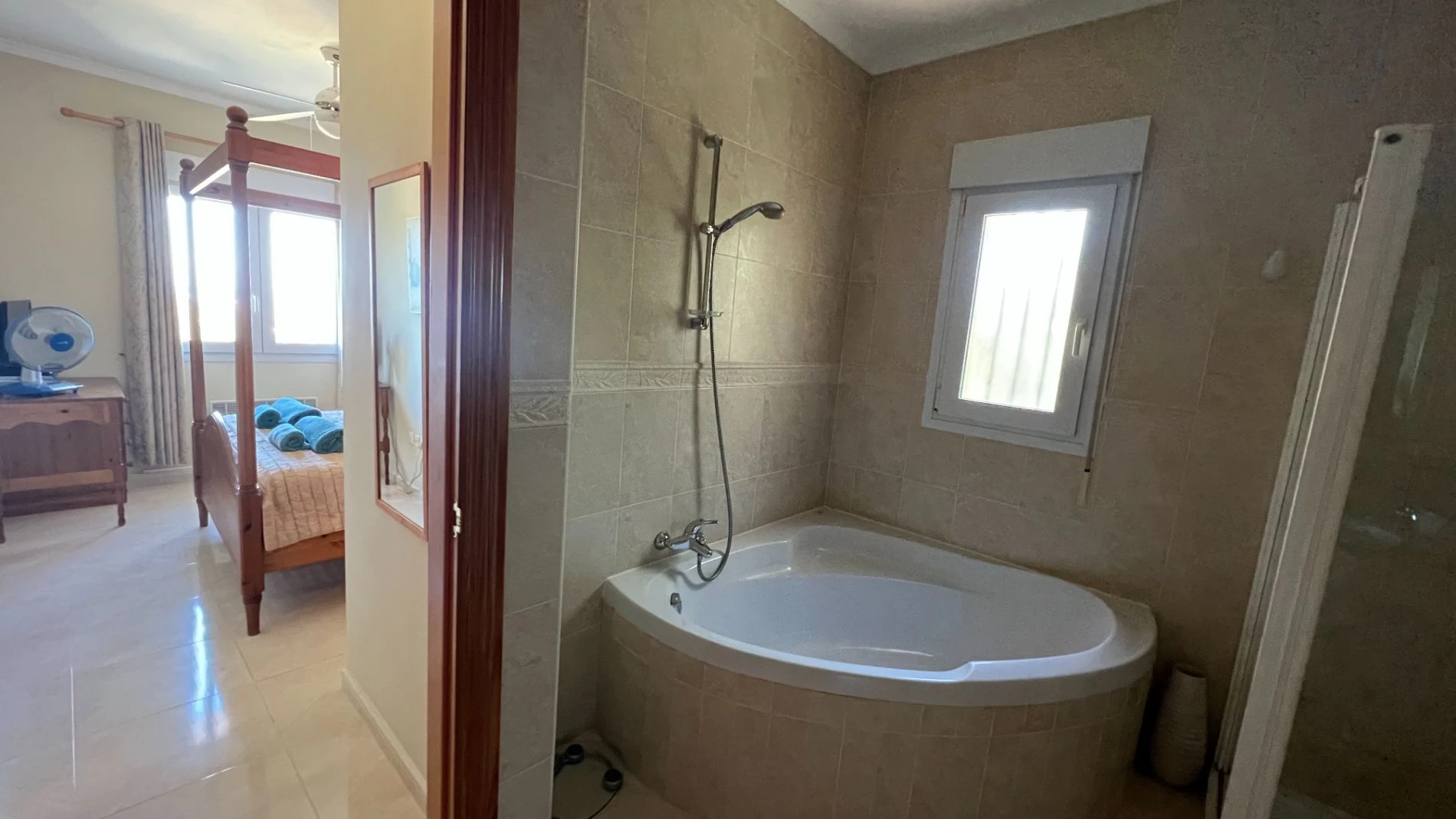 Villa for sale in Orba: Fabulous views, separate apartment
