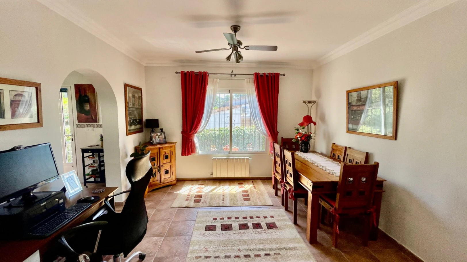 Villa en venta en Alcalalí: Ubicación privilegiada, espaciosa de una sola planta.