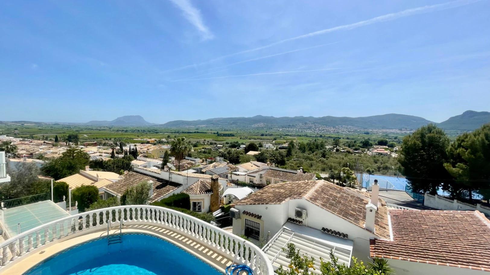 Villa for sale in Tormos: Spectacular views, guest apartment