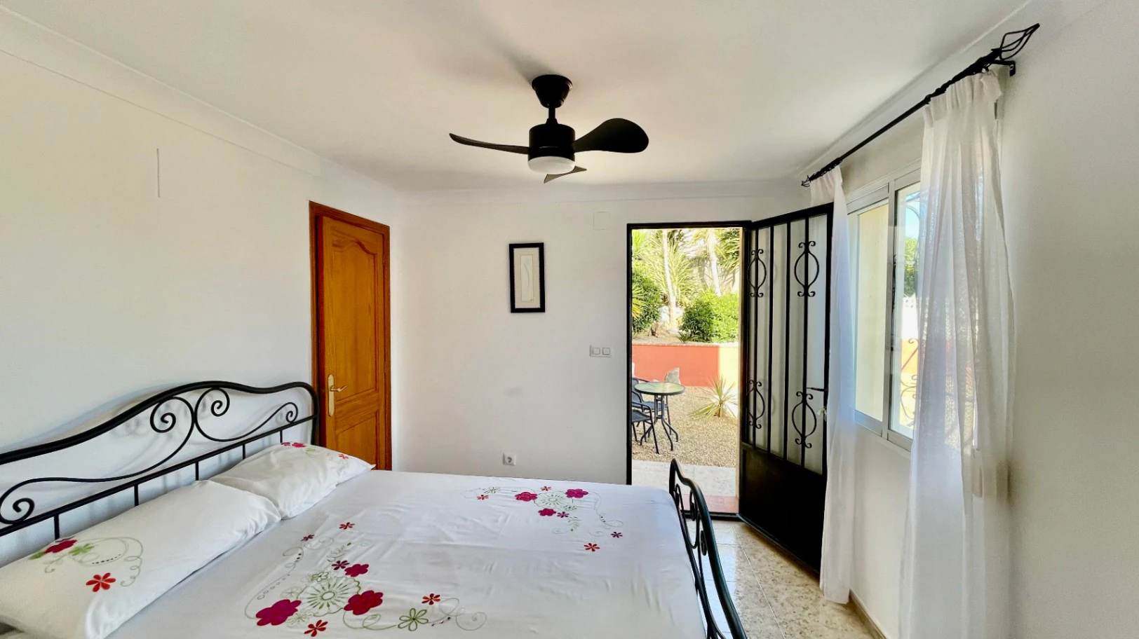 Villa en venta en Alcalali: fabulosas vistas a la montaña, excelente privacidad.