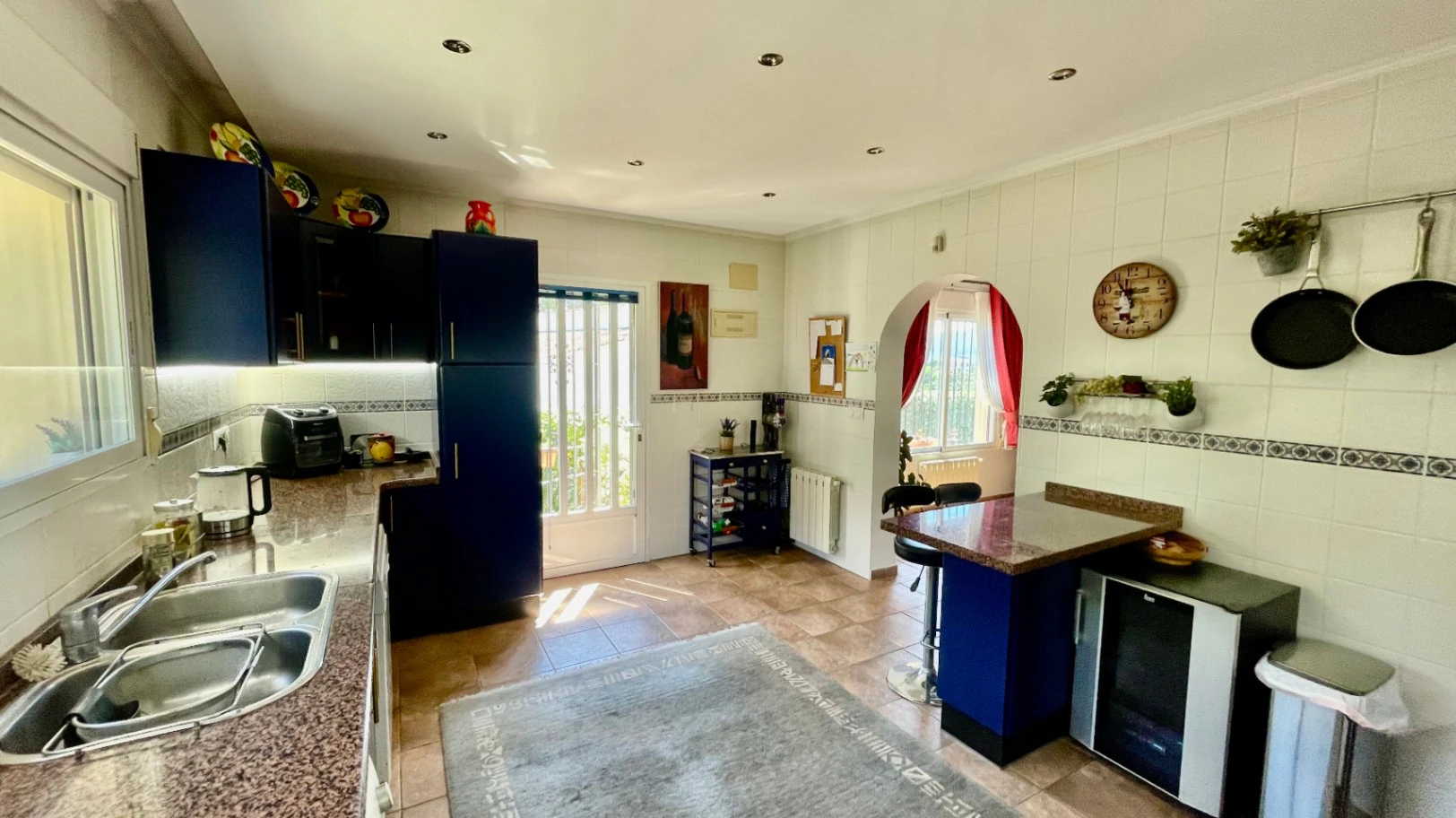Villa en venta en Alcalalí: Ubicación privilegiada, espaciosa de una sola planta.