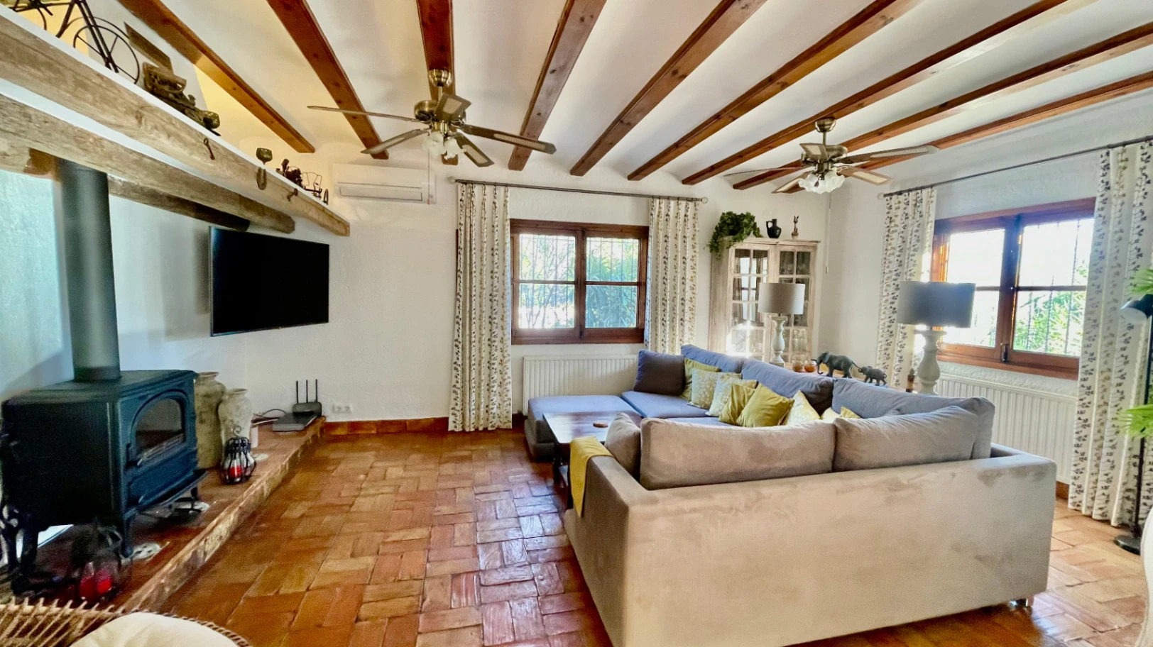 Fantastisch toevluchtsoord in finca-stijl – twee afzonderlijke woningen met twee zwembaden op een privéterrein van 2.032 m².
