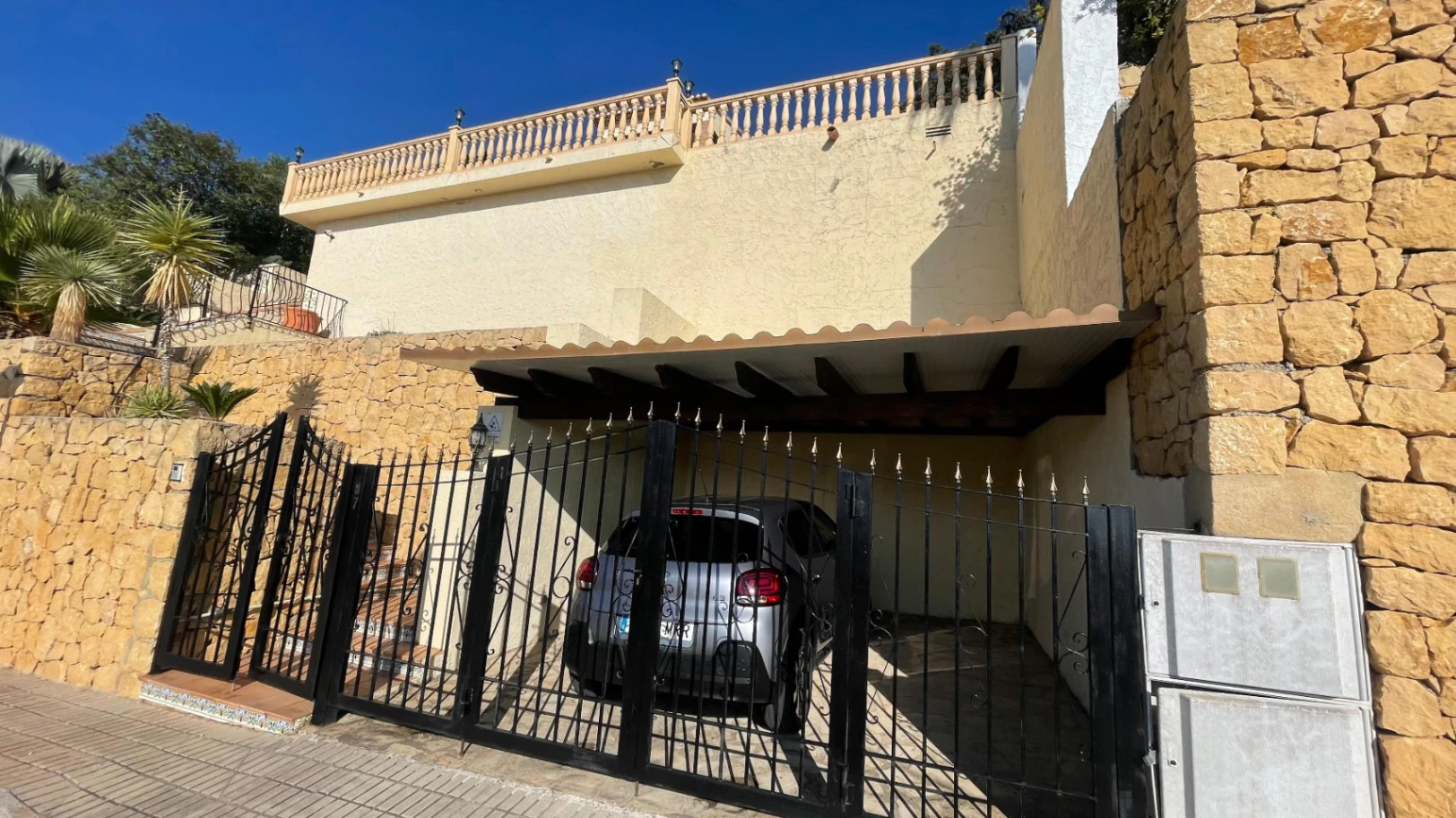 Villa en venta en Jalón: Espectaculares vistas al valle con orientación sur.