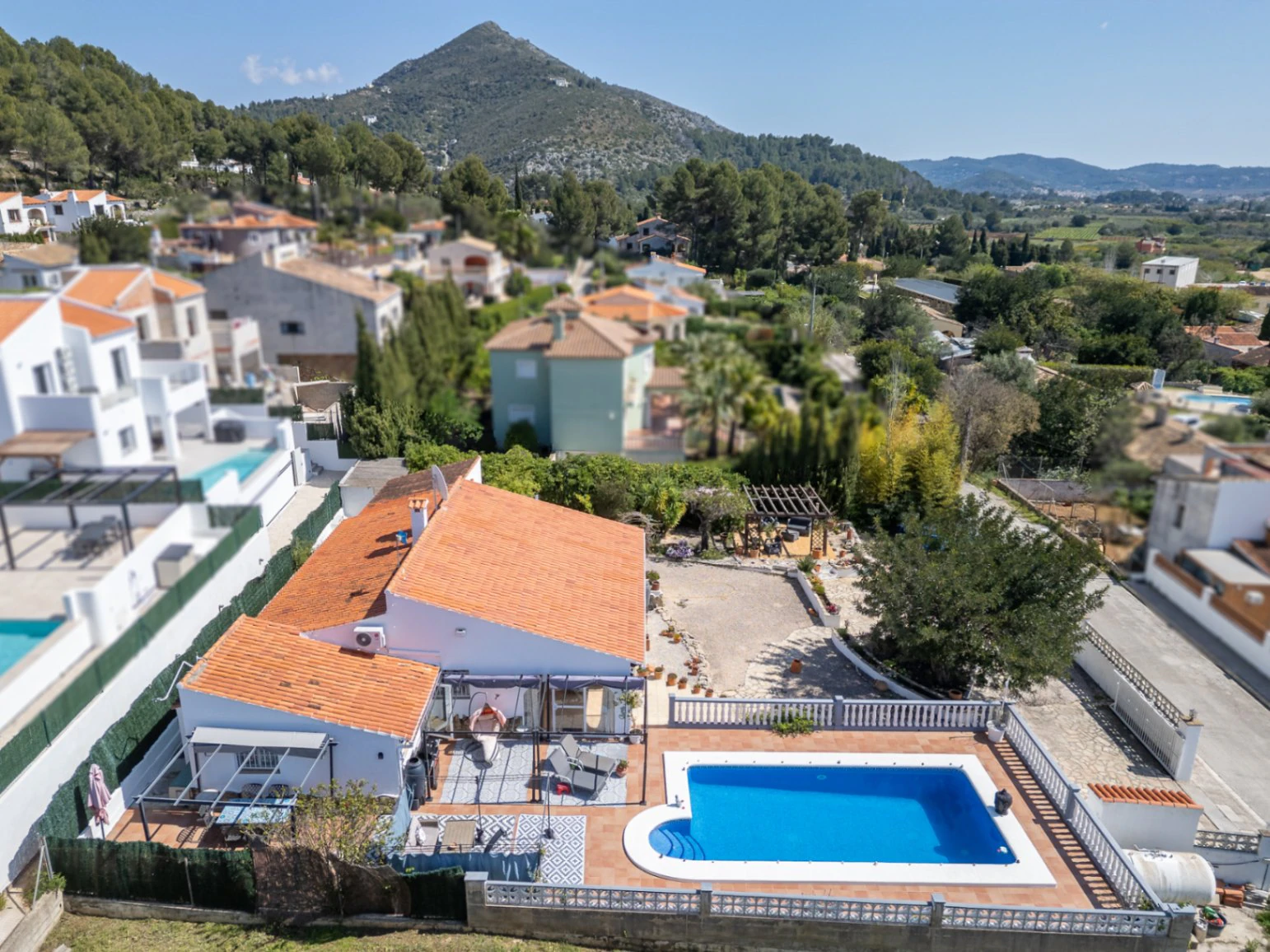 Villa for sale in Alcalali: One level, south-facing, generous plot