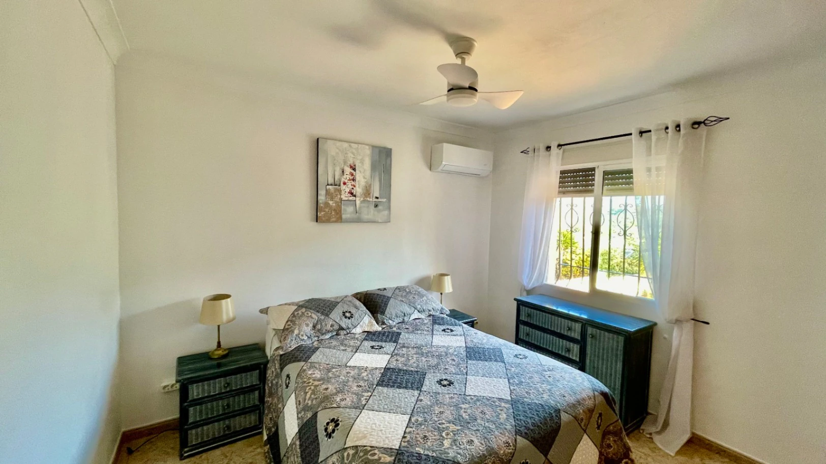 Villa en venta en Alcalali: fabulosas vistas a la montaña, excelente privacidad.
