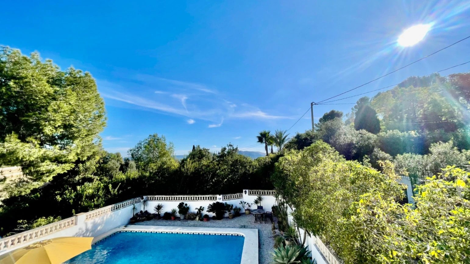 Fantastisch toevluchtsoord in finca-stijl – twee afzonderlijke woningen met twee zwembaden op een privéterrein van 2.032 m².