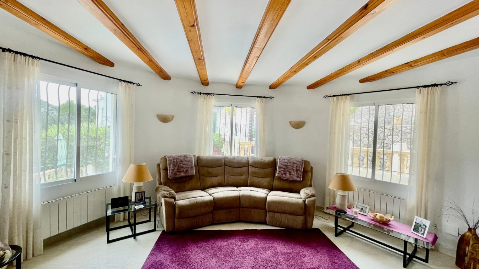Villa en venta en Alcalali: fabulosas vistas, apartamento independiente.