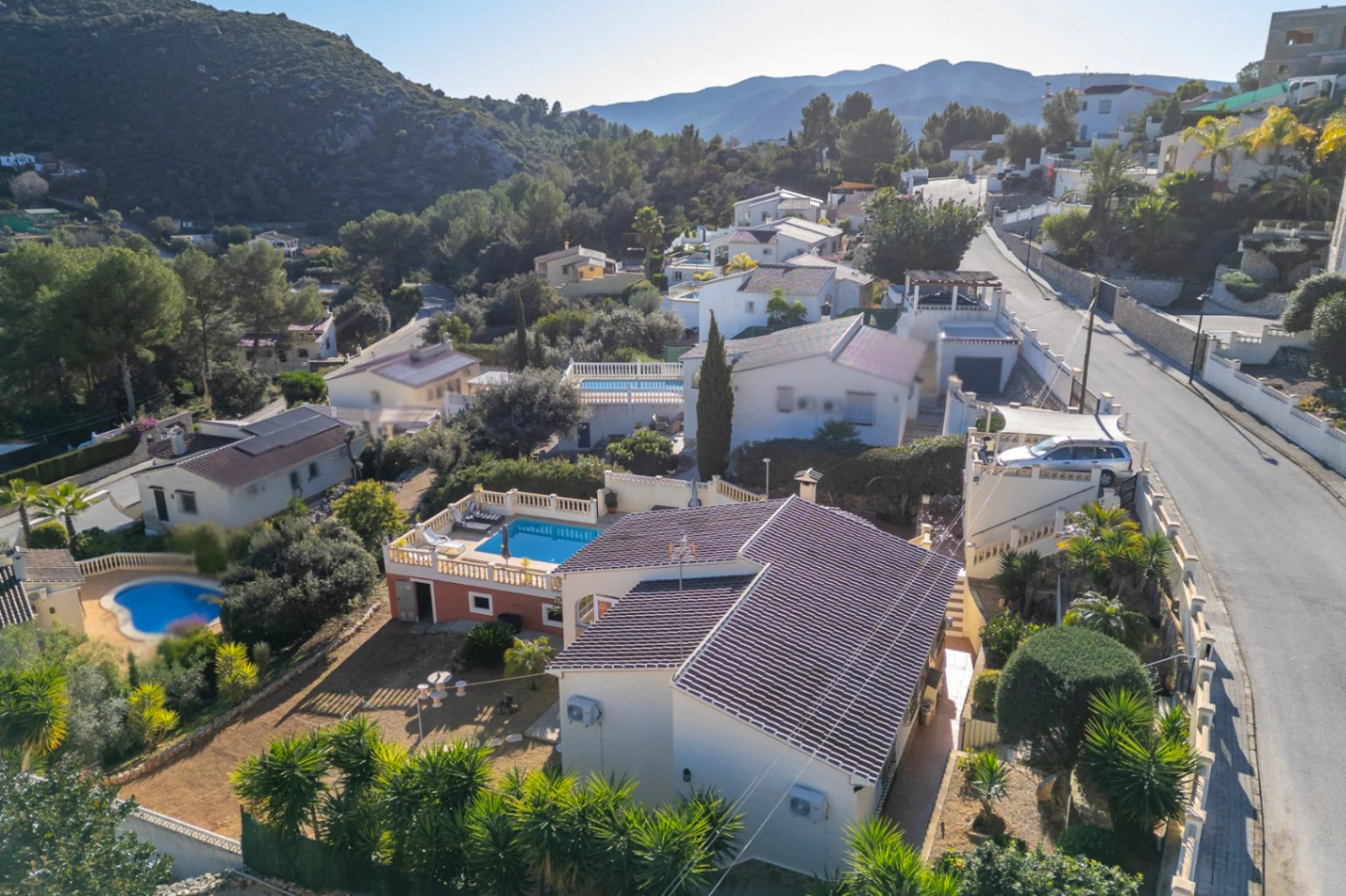Villa en venta en Alcalali: fabulosas vistas a la montaña, excelente privacidad.