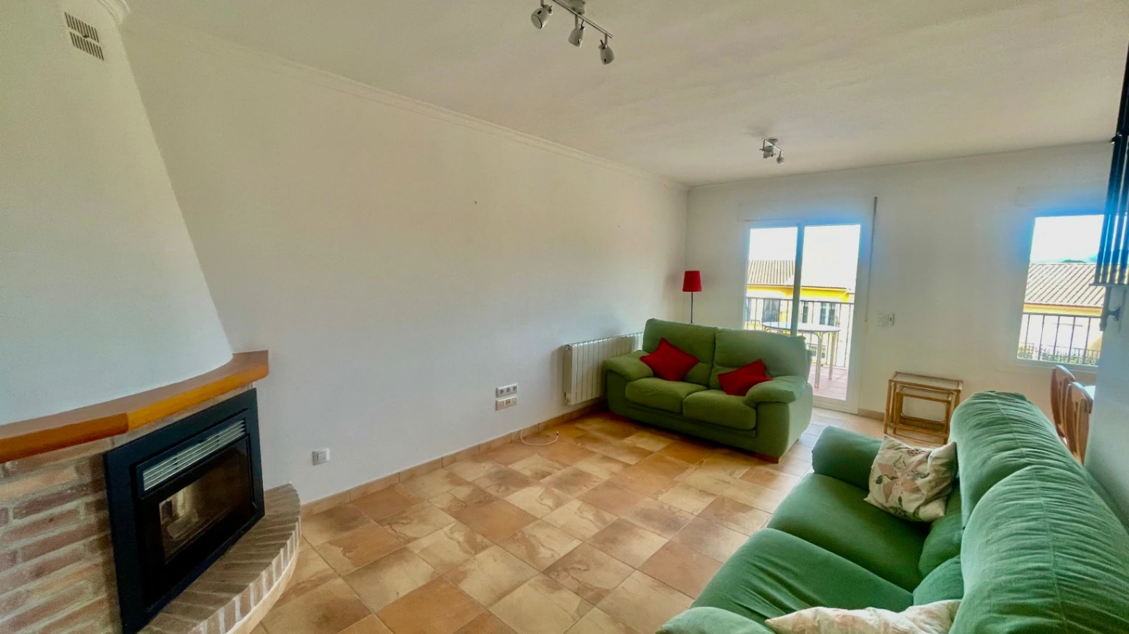 Modern townhouse for sale in Murla:  Spacious and versatile