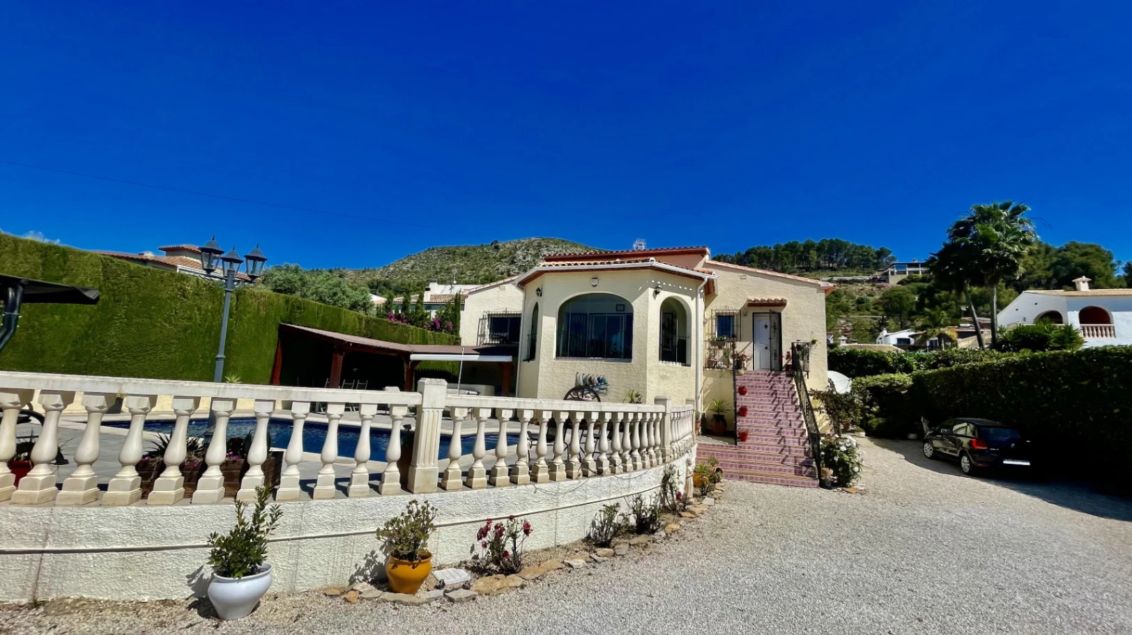 Villa en venta en Alcalalí: Ubicación privilegiada, espaciosa de una sola planta.