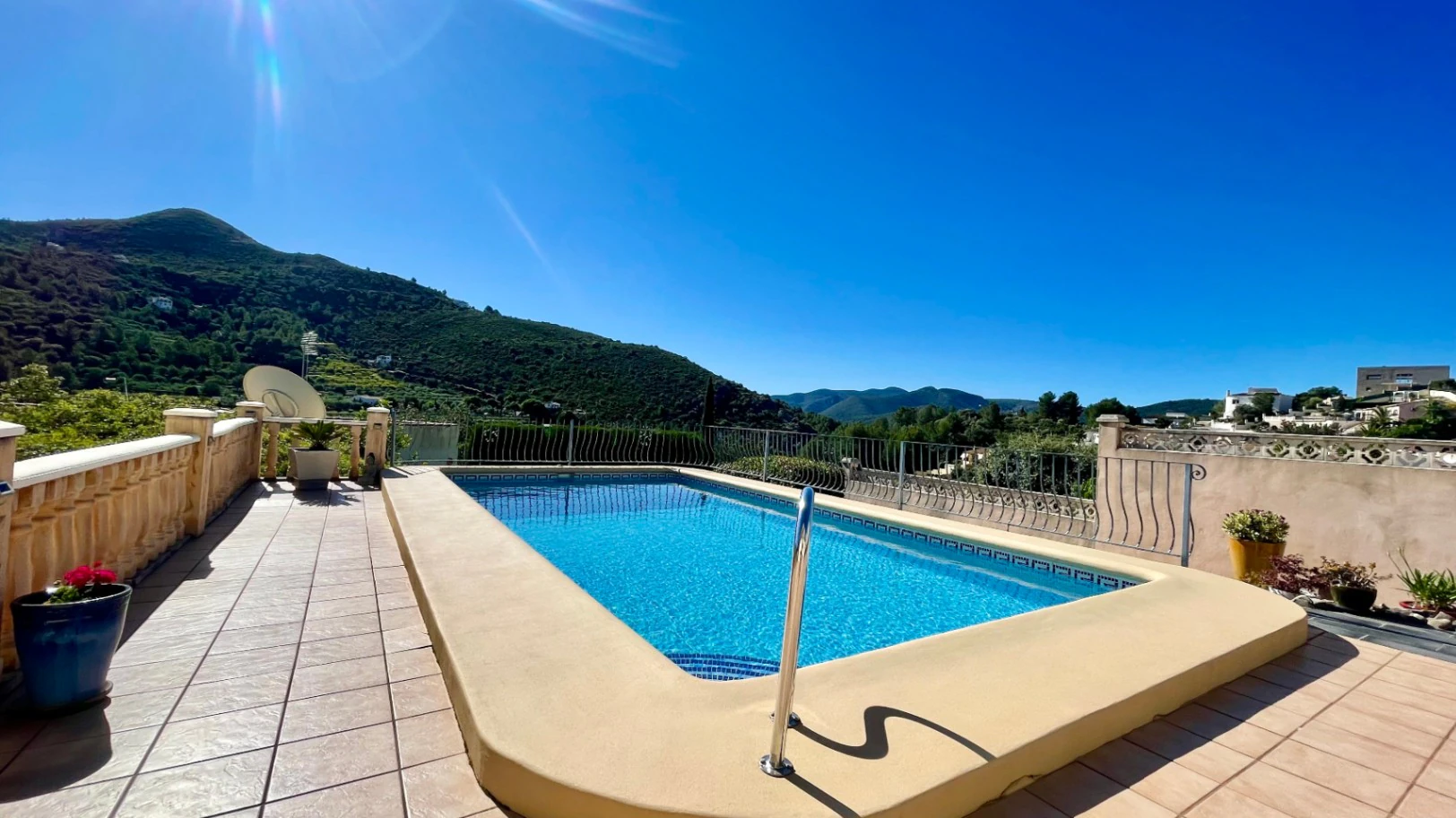 Villa for sale in Alcalali: Modern, with stunning views