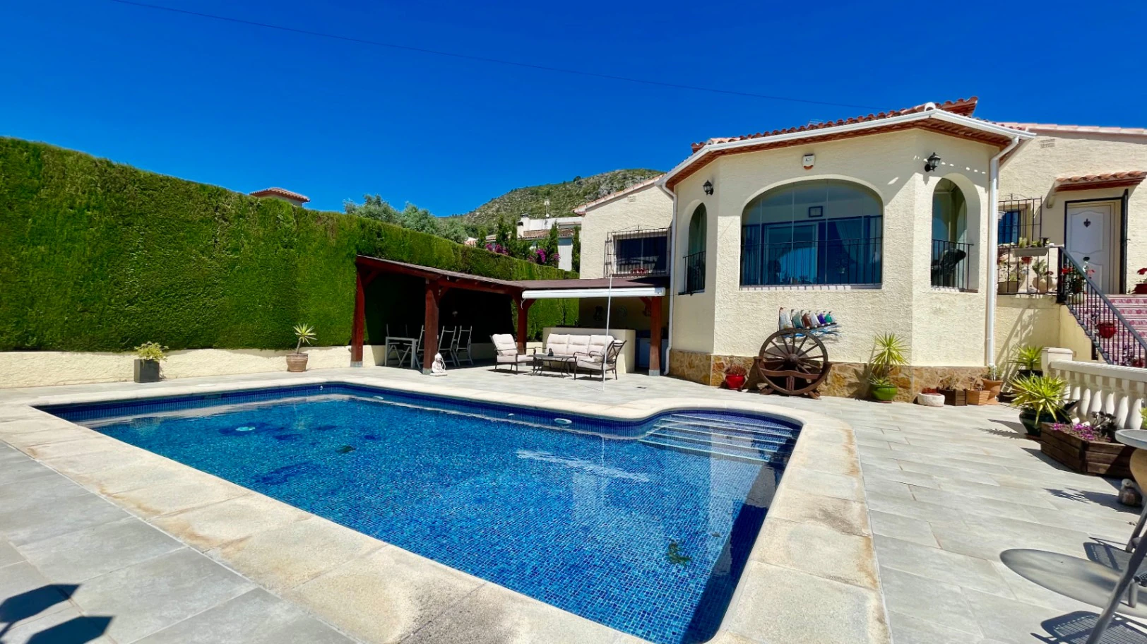 Villa en venta en Alcalalí: Ubicación privilegiada, espaciosa de una sola planta.