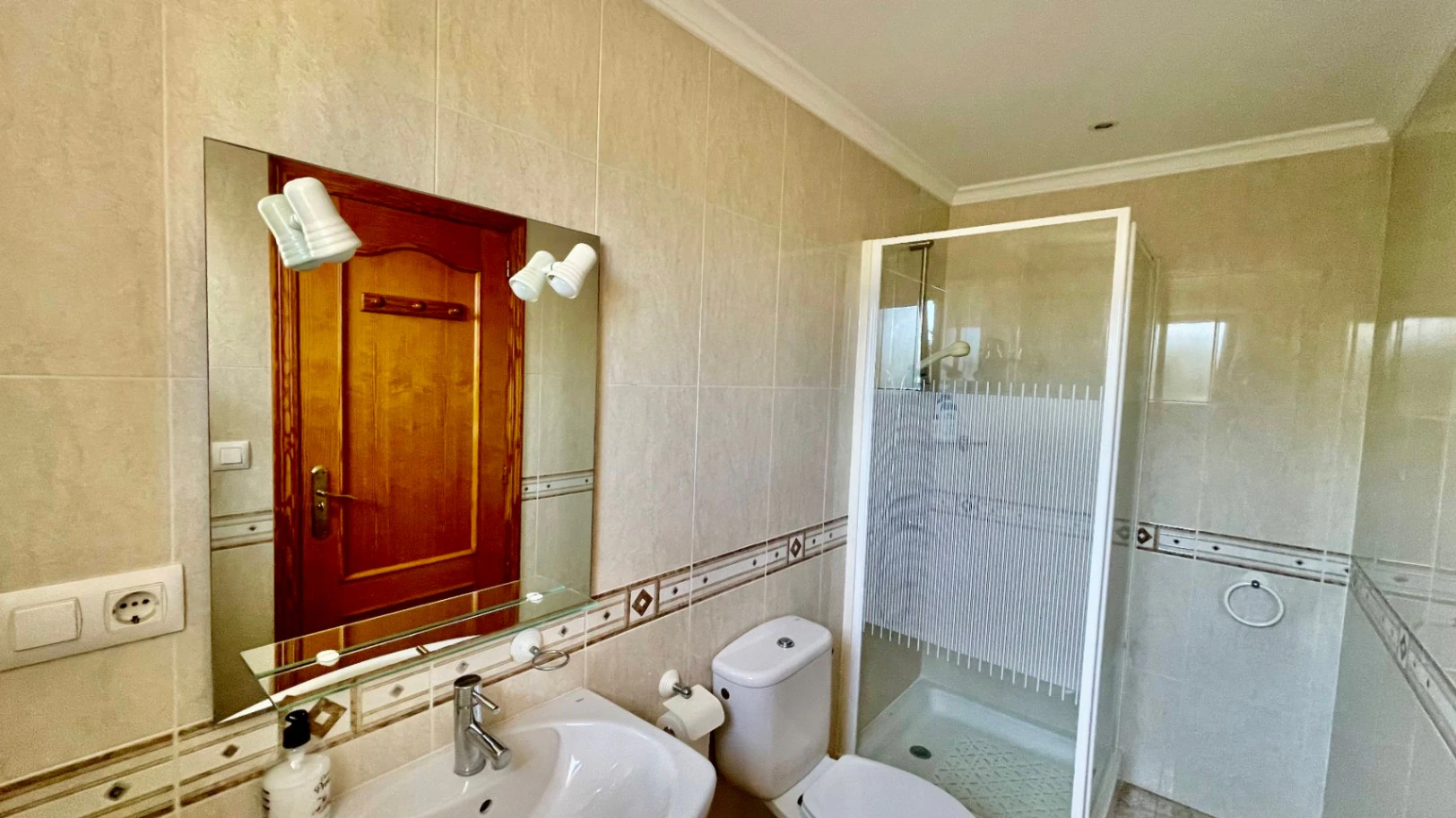 Villa en venta en Alcalali: fabulosas vistas a la montaña, excelente privacidad.