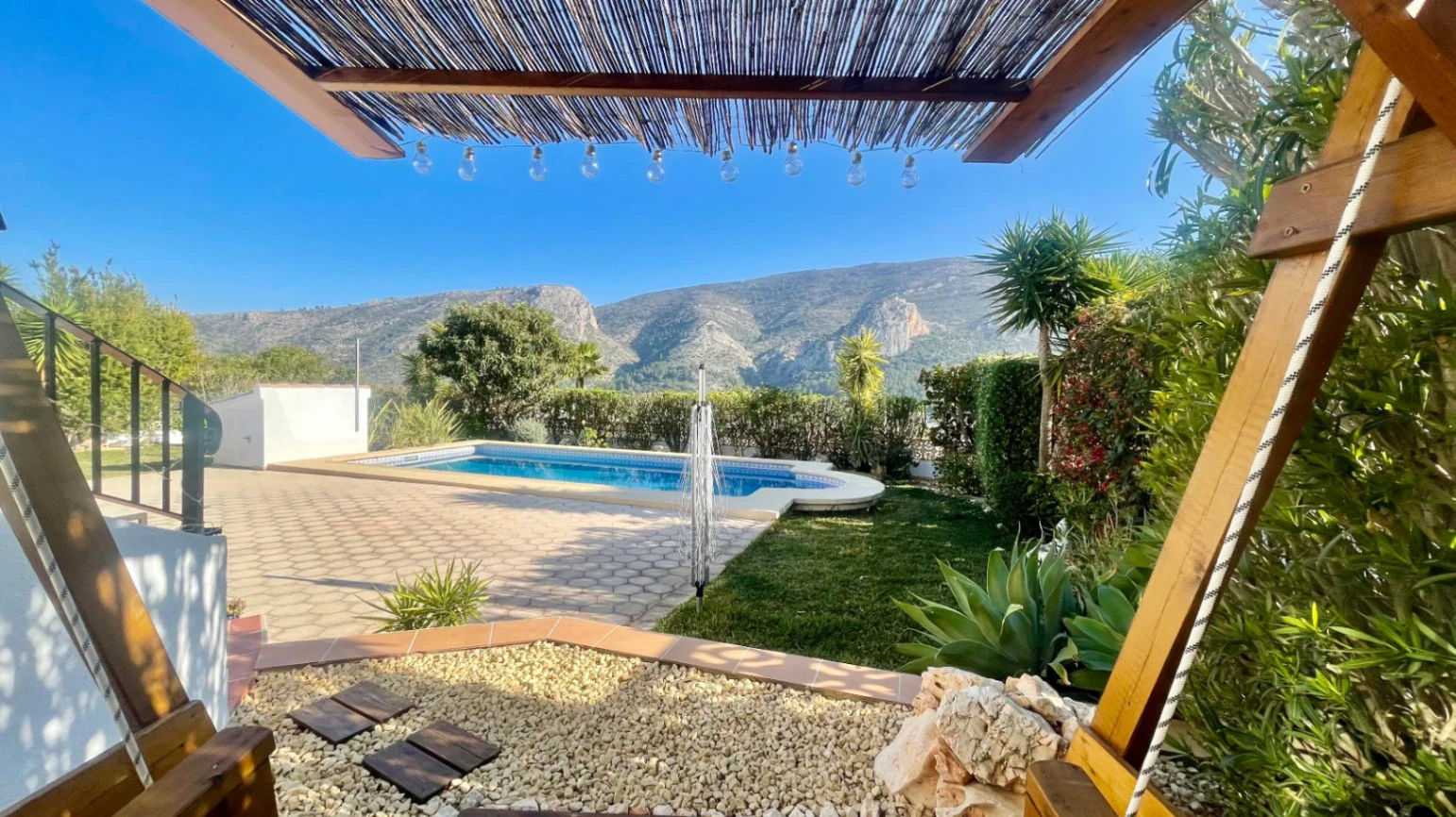 Villa en venta en Pedreguer - Impresionante, moderna, vistas espectaculares