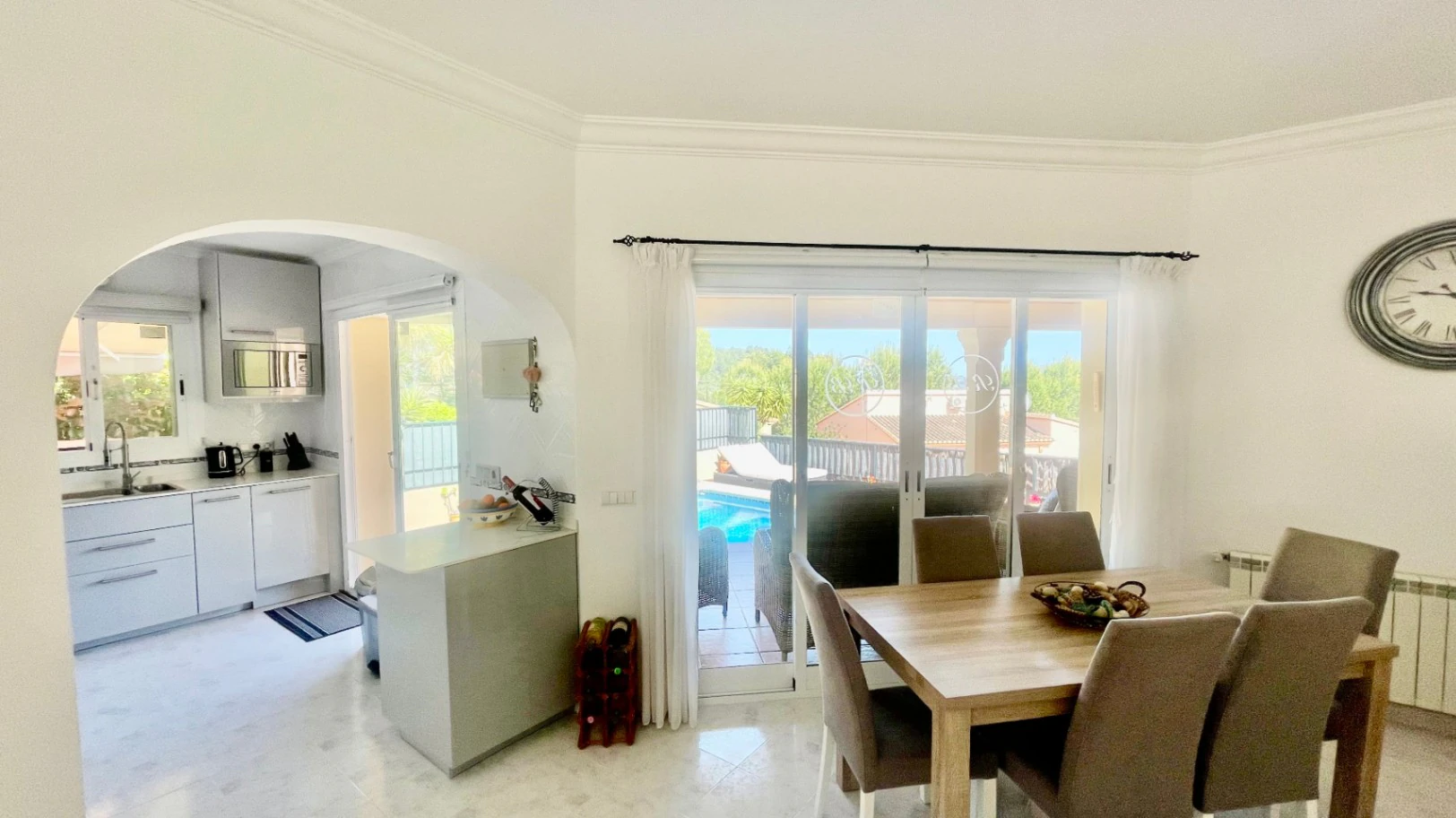 Villa for sale in Alcalali: Modern, immaculate, spacious corner plot