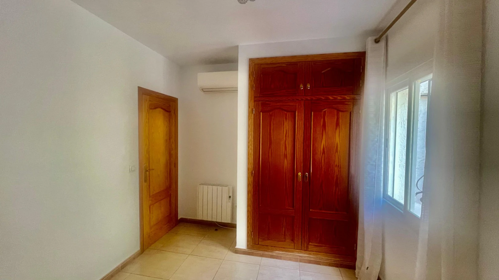 Villa en venta en Alcalali: Orientación sur, todo en una sola planta