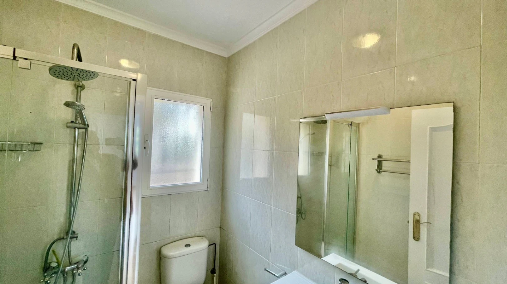 Villa en venta en Alcalali: parcela en esquina con vistas a la montaña