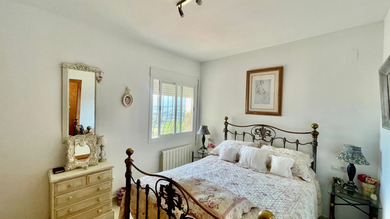 Villa en venta en Jalón: Espectaculares vistas al valle con orientación sur.