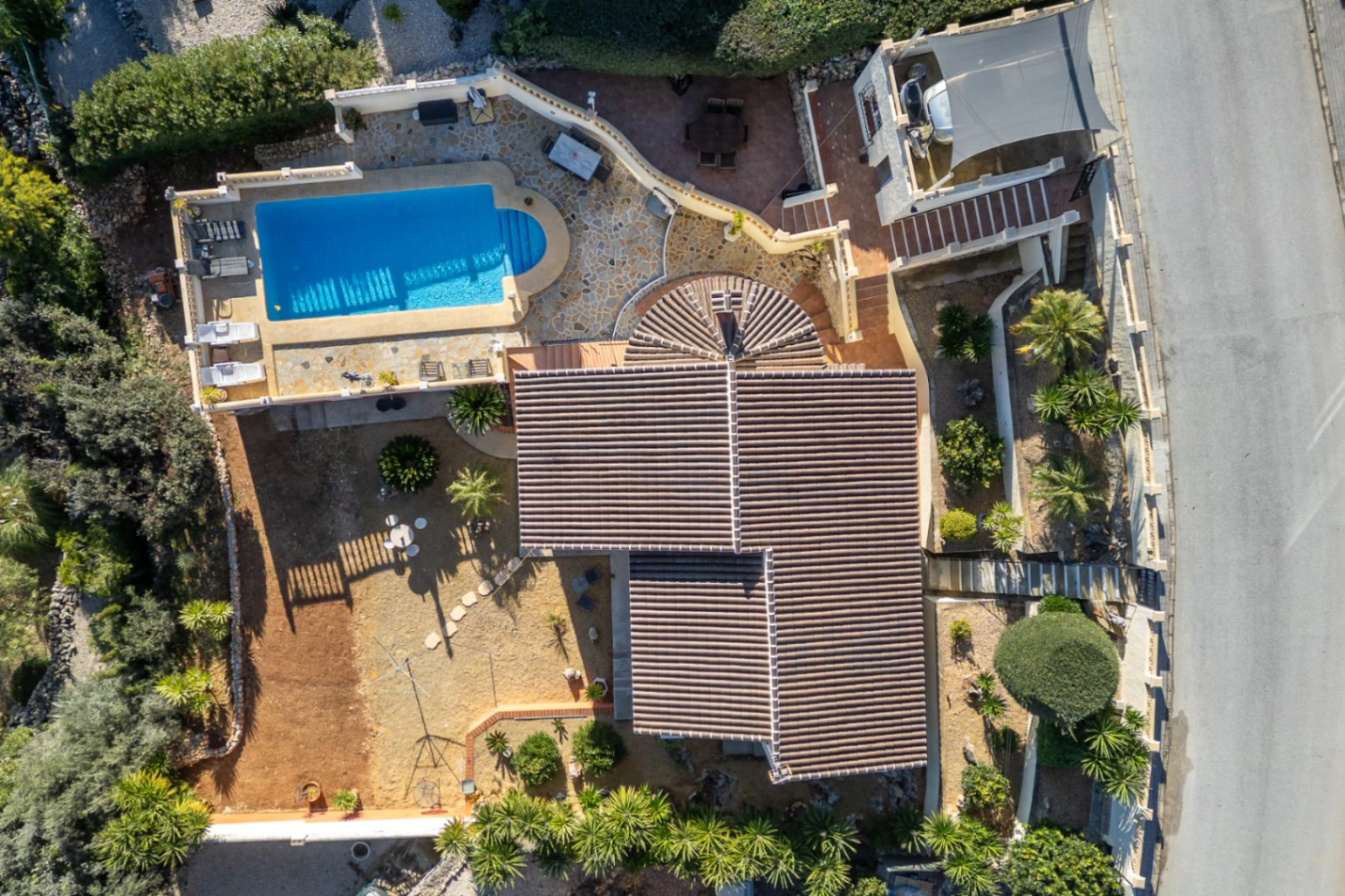 Villa en venta en Alcalali: fabulosas vistas a la montaña, excelente privacidad.