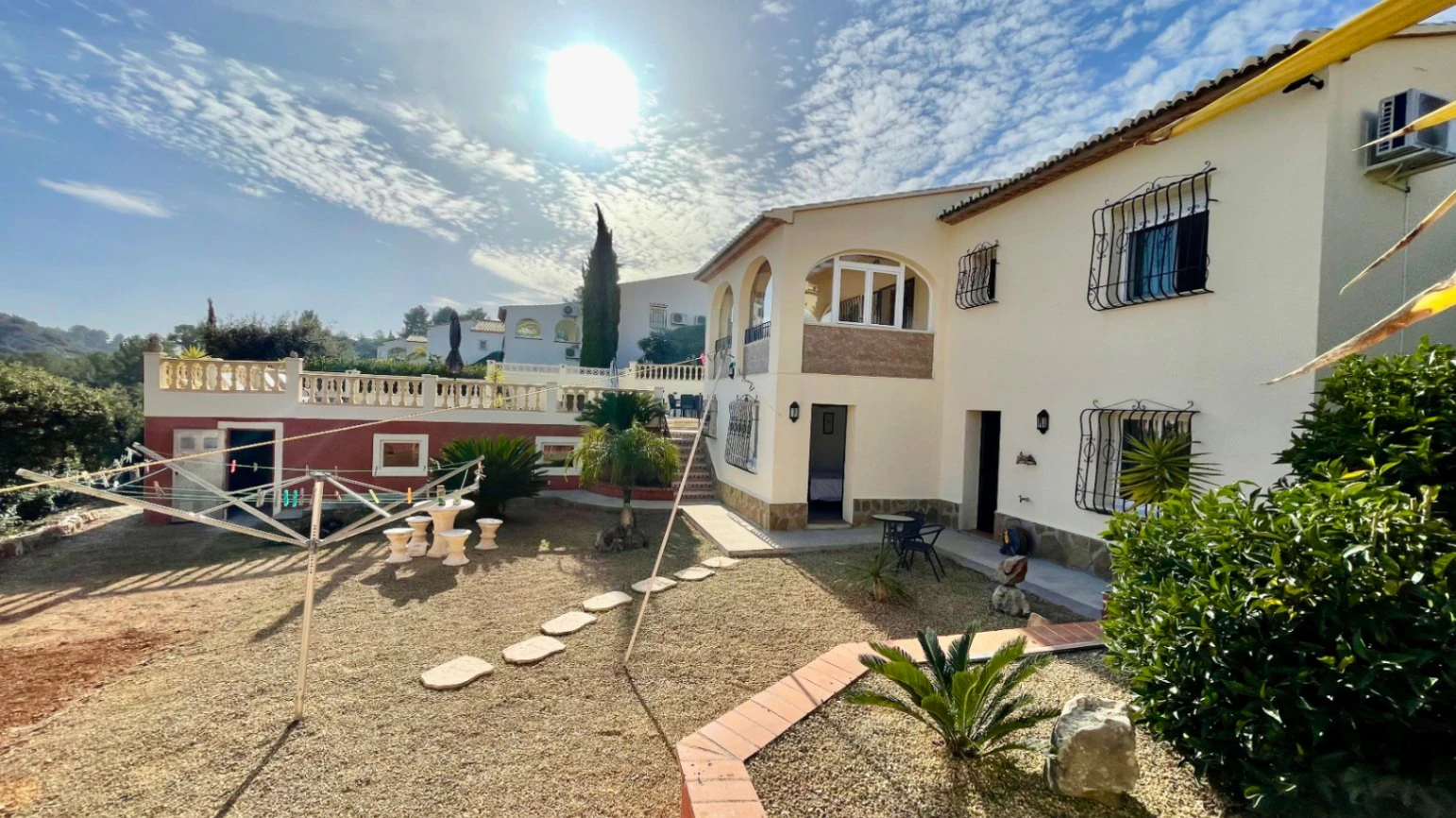 Villa en venta en Alcalali: fabulosas vistas a la montaña, excelente privacidad.