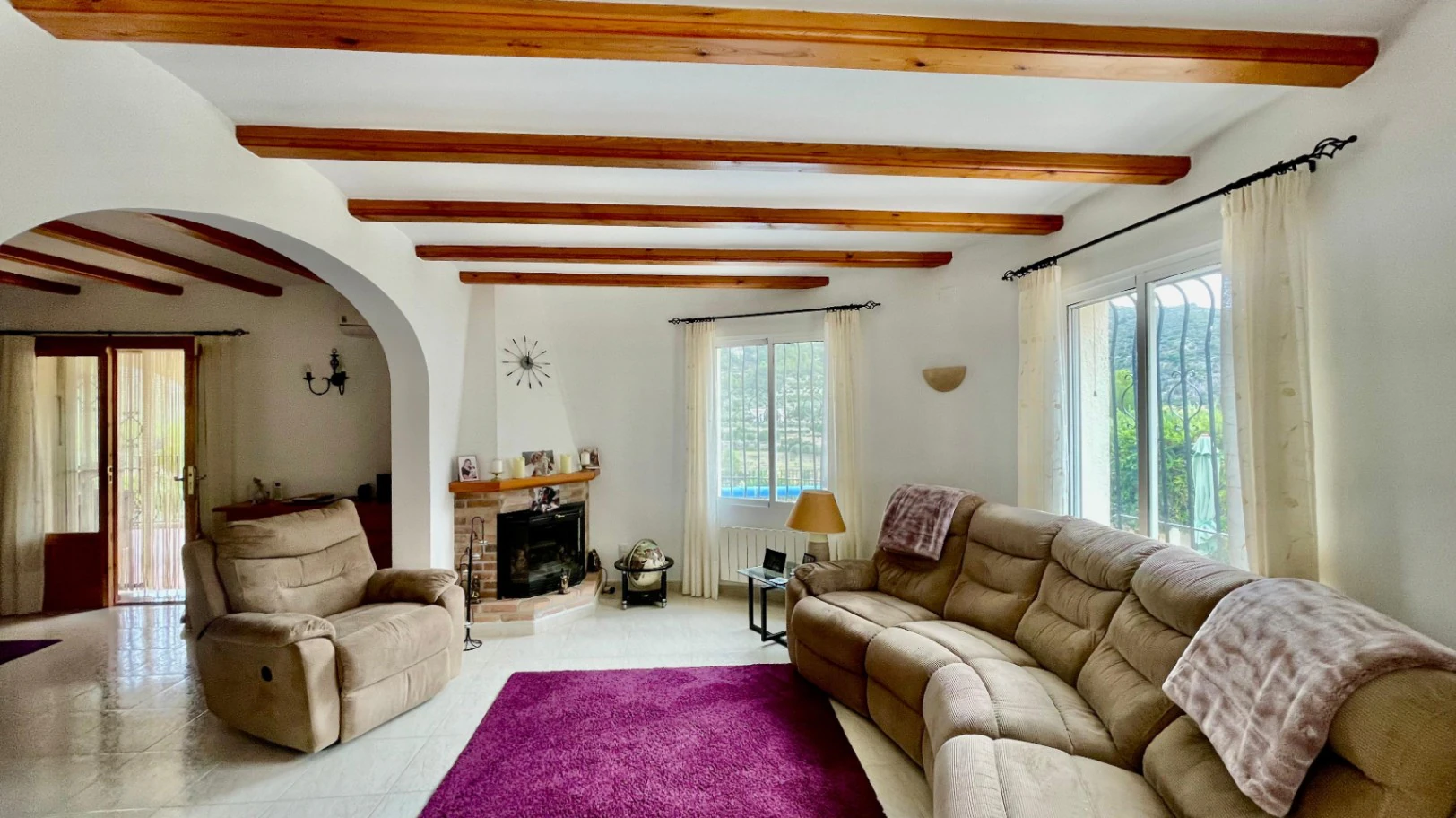 Villa en venta en Alcalali: fabulosas vistas, apartamento independiente.