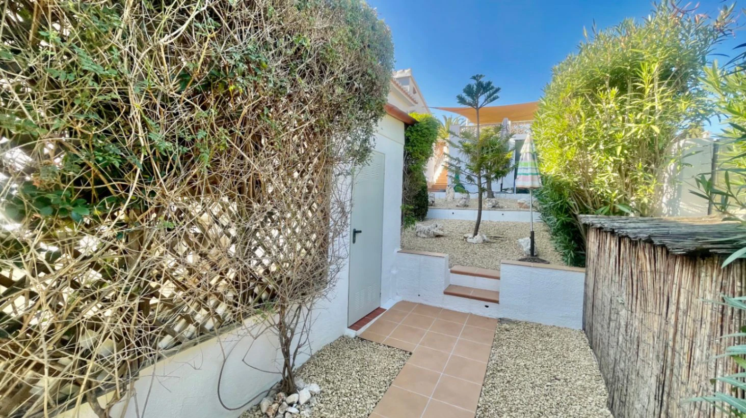 Villa en venta en Pedreguer - Impresionante, moderna, vistas espectaculares