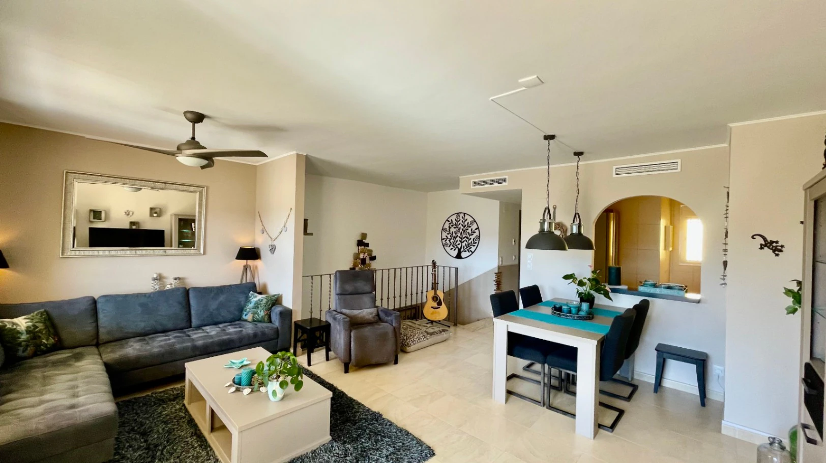 Casa adosada moderna en venta en Jalón: lujosa, con vistas impresionantes.