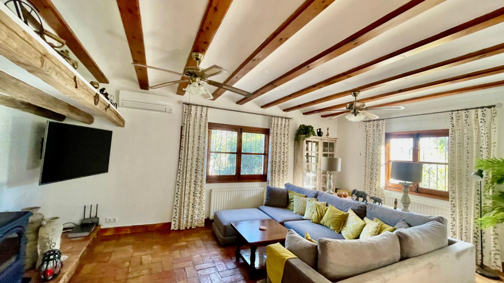 Fantastisch toevluchtsoord in finca-stijl – twee afzonderlijke woningen met twee zwembaden op een privéterrein van 2.032 m².
