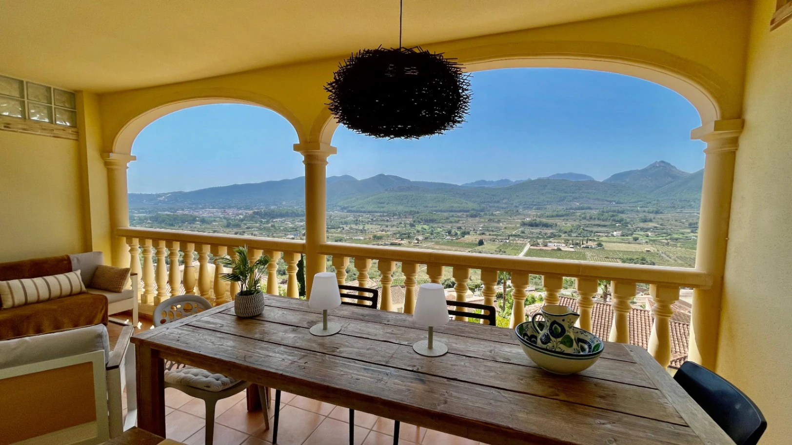 Casa adosada moderna en venta en Jalón: lujosa y elegante.