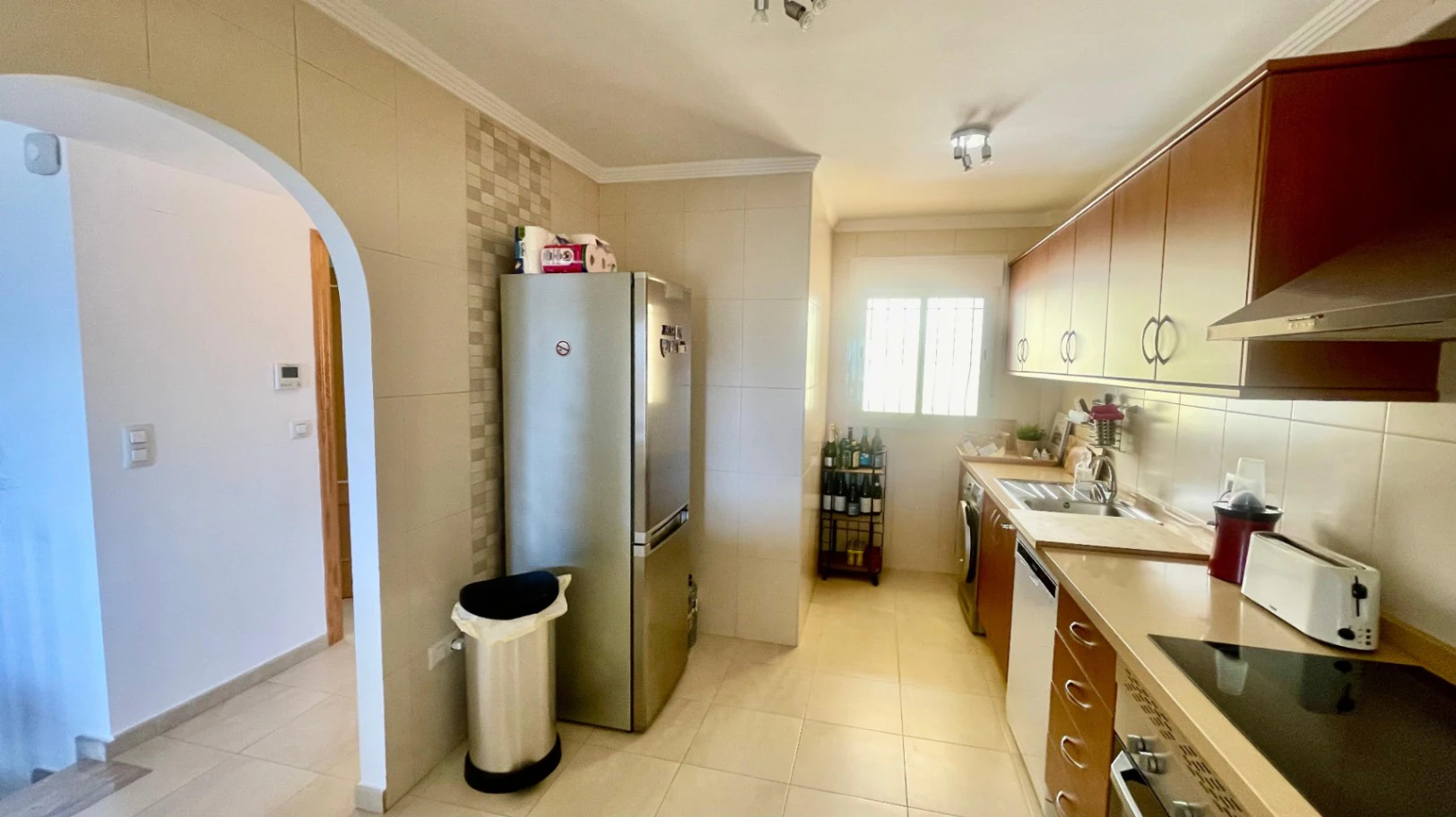 Casa adosada moderna en venta en Jalón: lujosa y elegante.