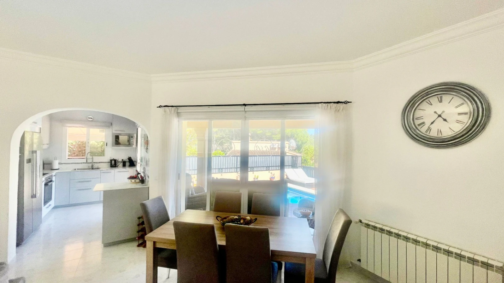 Villa for sale in Alcalali: Modern, immaculate, spacious corner plot
