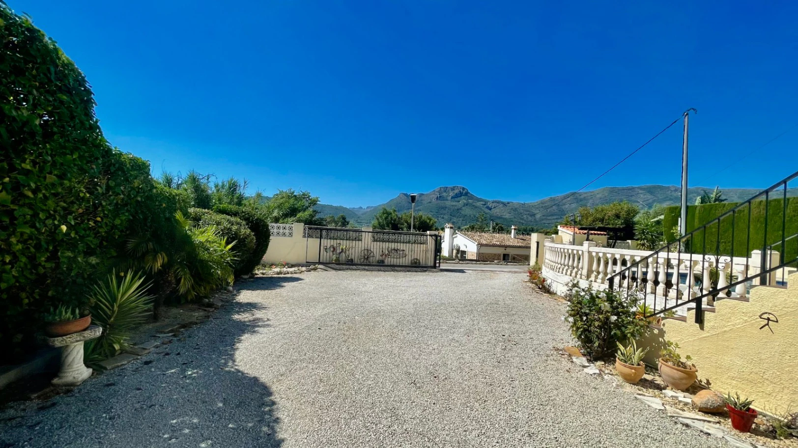 Villa en venta en Alcalalí: Ubicación privilegiada, espaciosa de una sola planta.
