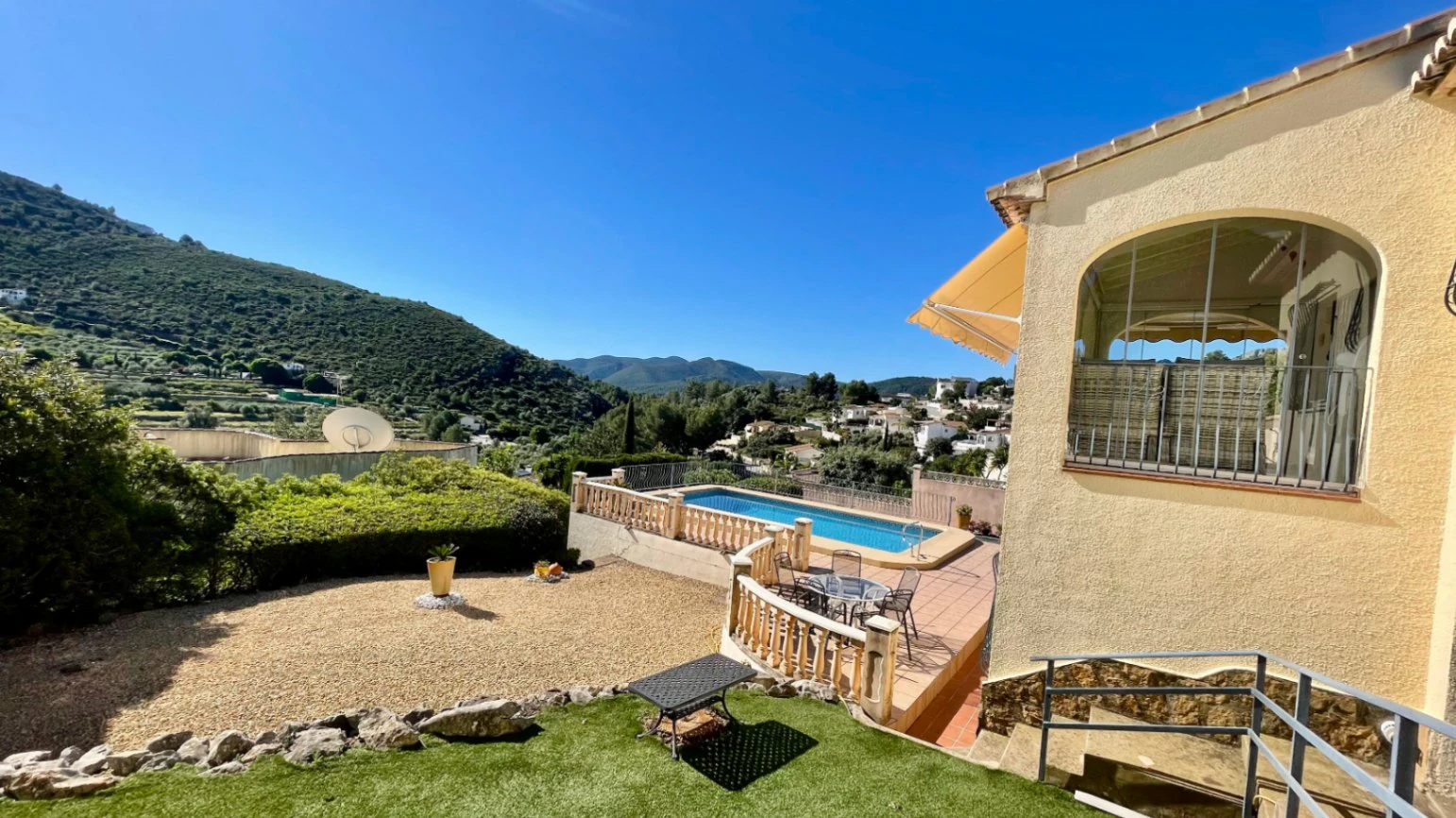 Villa for sale in Alcalali: Modern, with stunning views