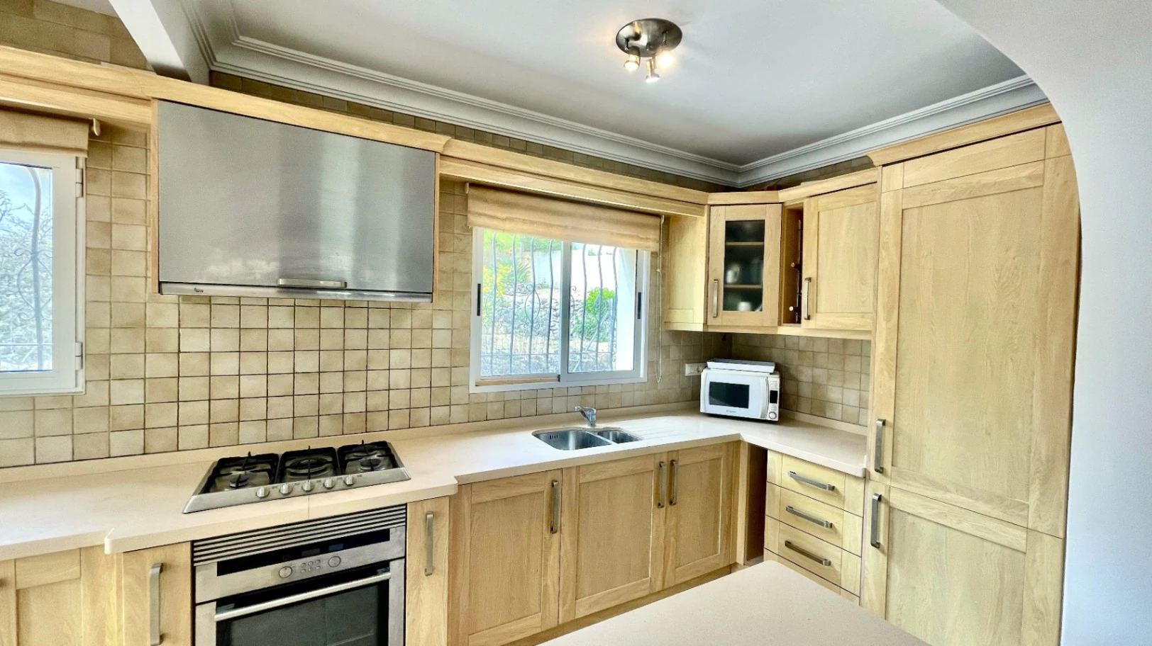 Villa en venta en Alcalali: parcela en esquina con vistas a la montaña