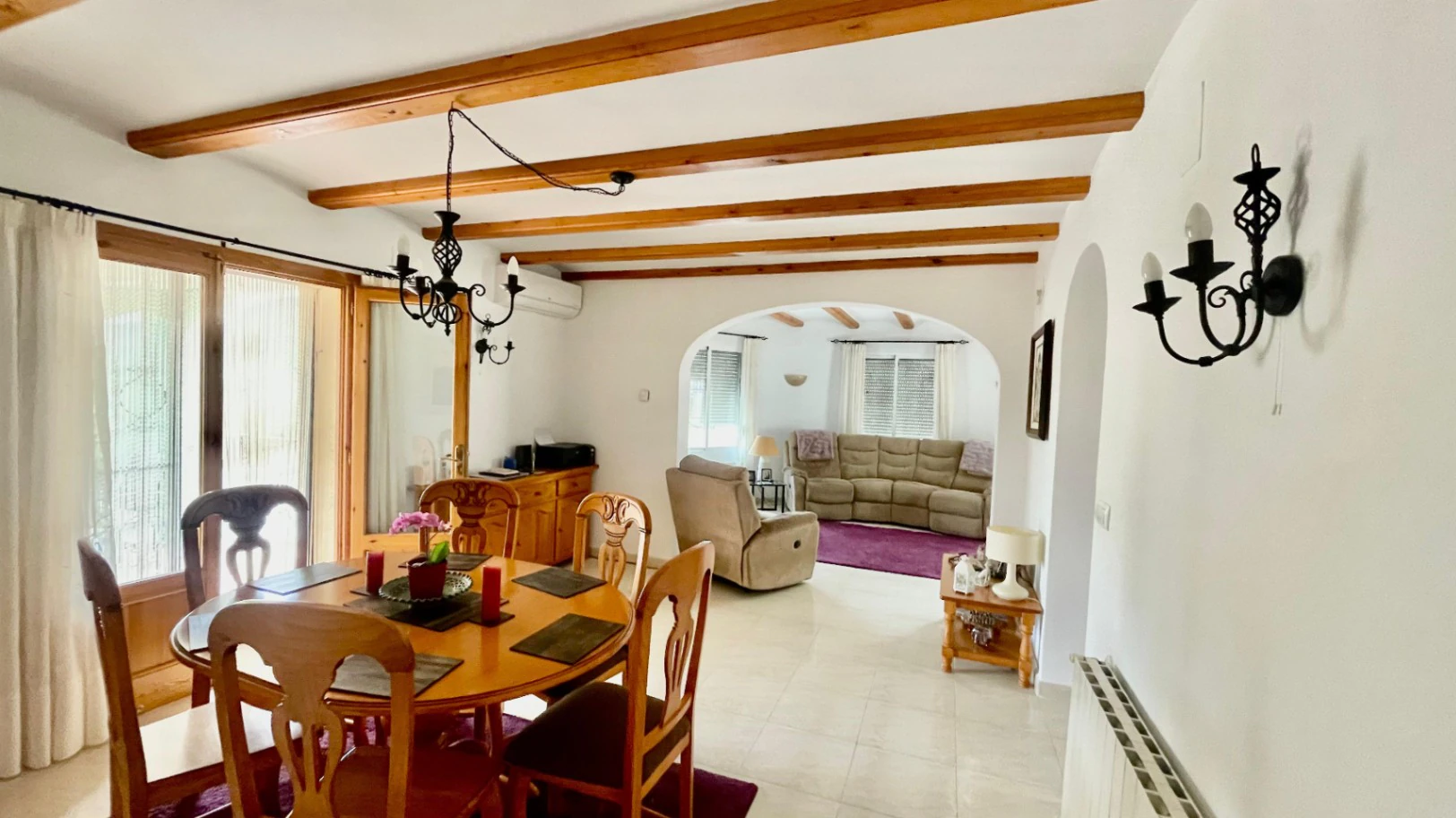 Villa en venta en Alcalali: fabulosas vistas, apartamento independiente.