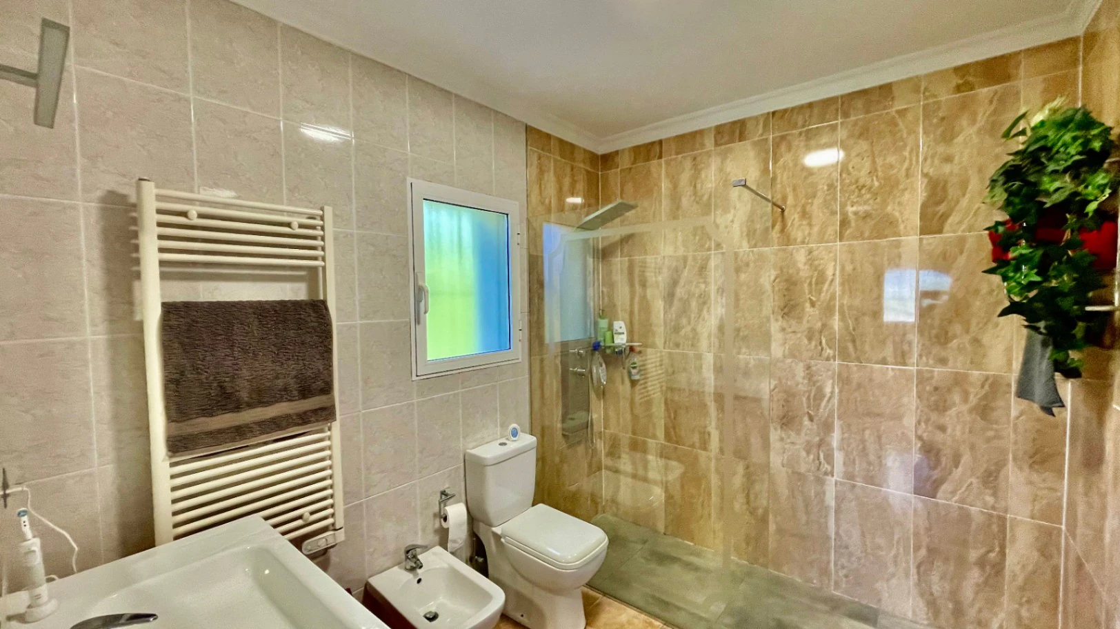 Villa en venta en Alcalalí: Ubicación privilegiada, espaciosa de una sola planta.