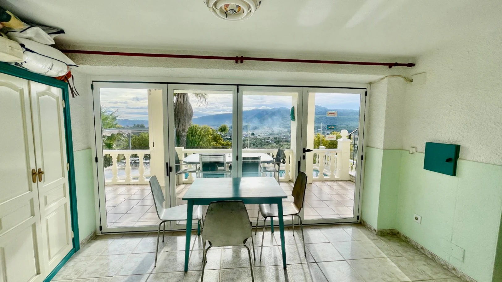 Villa en venta en Jalón: Orientada al sur, apartamento independiente para invitados.
