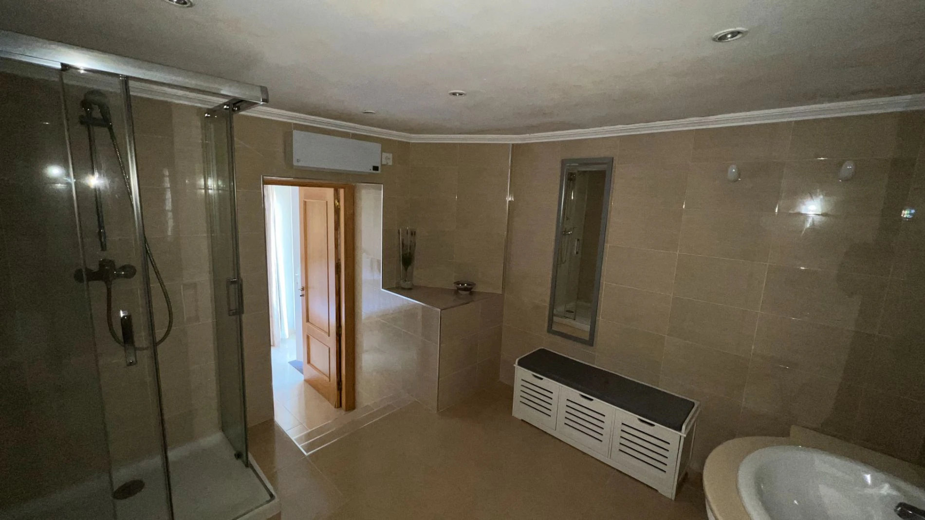 Villa for sale in Orba: Fabulous views, separate apartment
